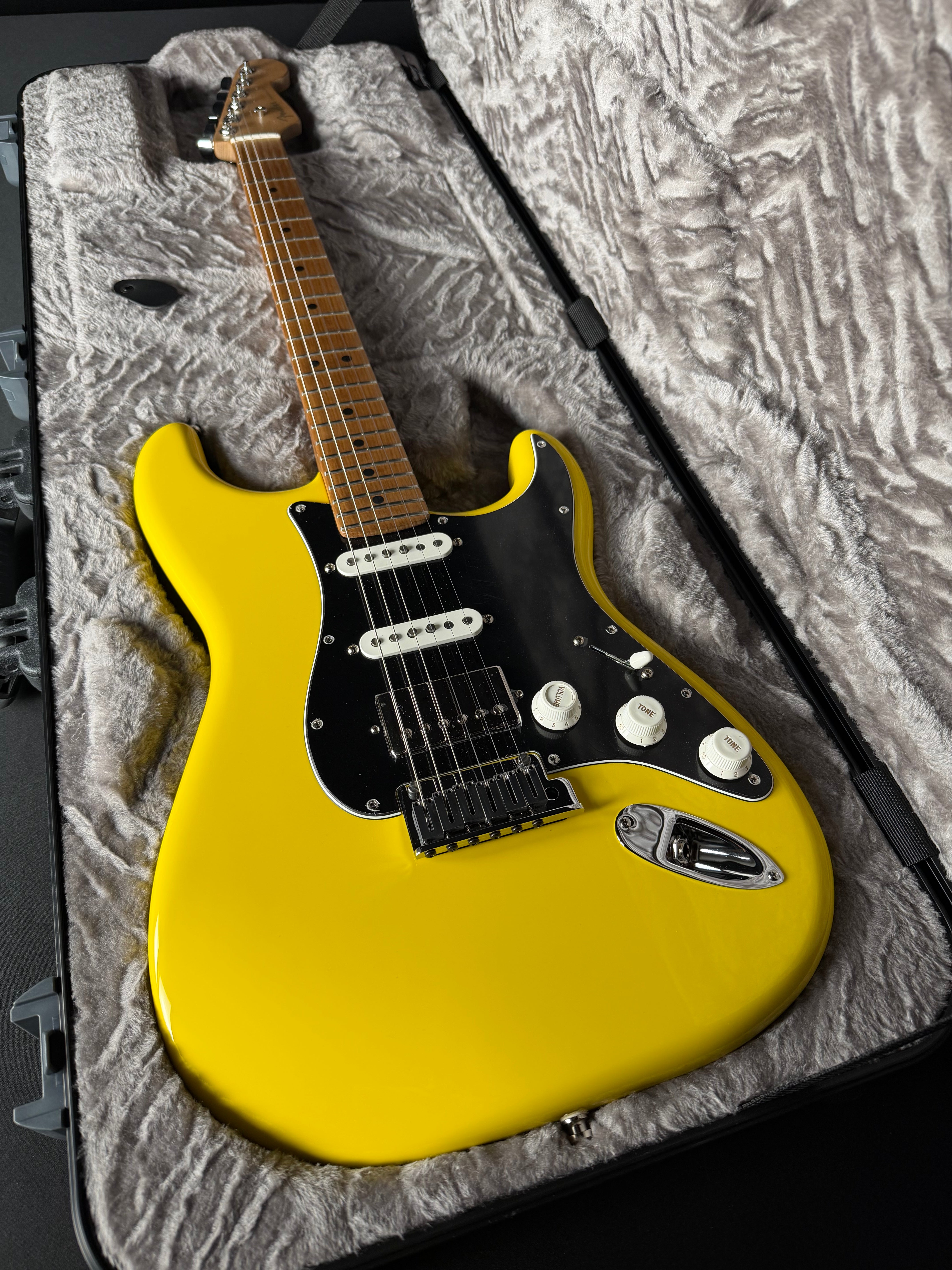 Fender Limited Edition American Ultra II Stratocaster HSS - Graffiti Yellow