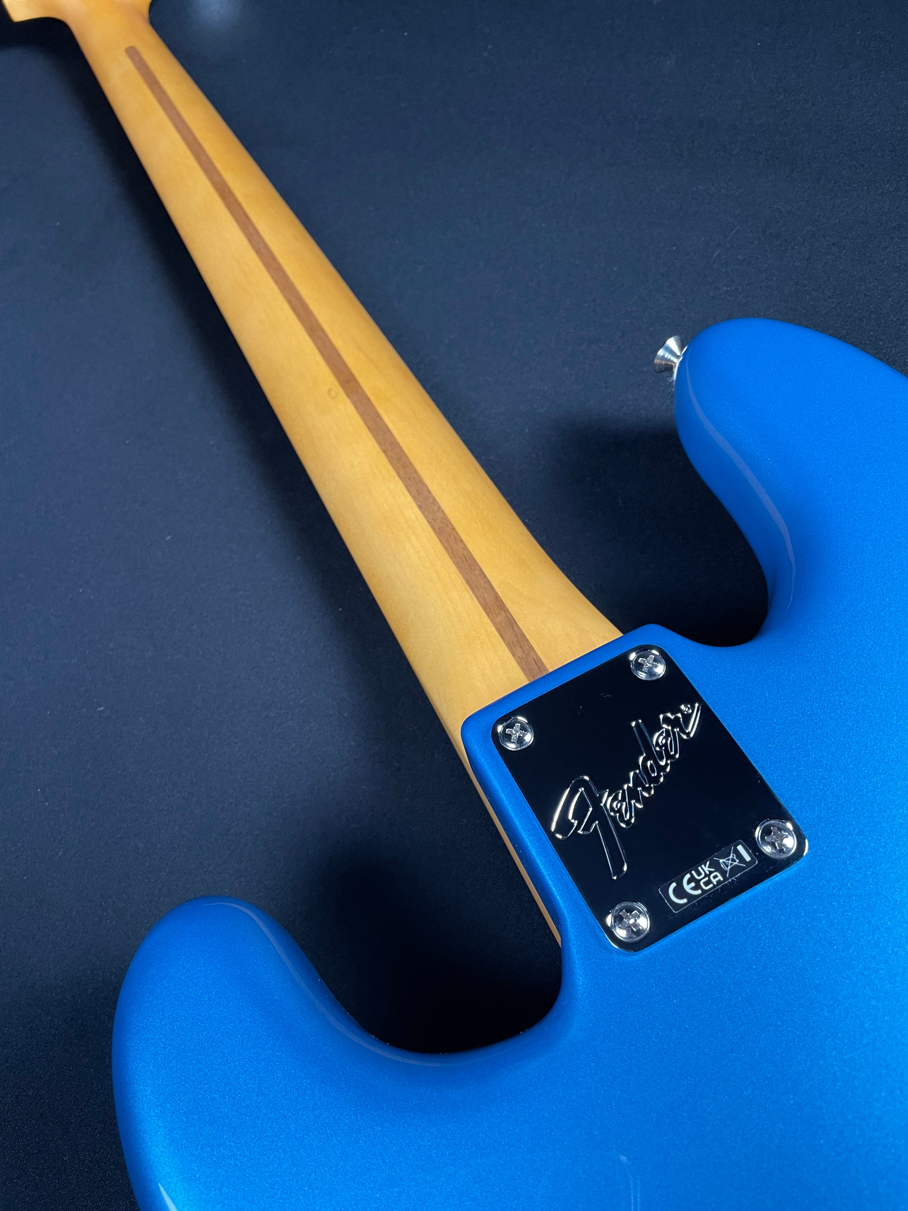 Fender American Professional Classic Precision Bass - Faded Lake Placid Blue - Metronome Music Inc.