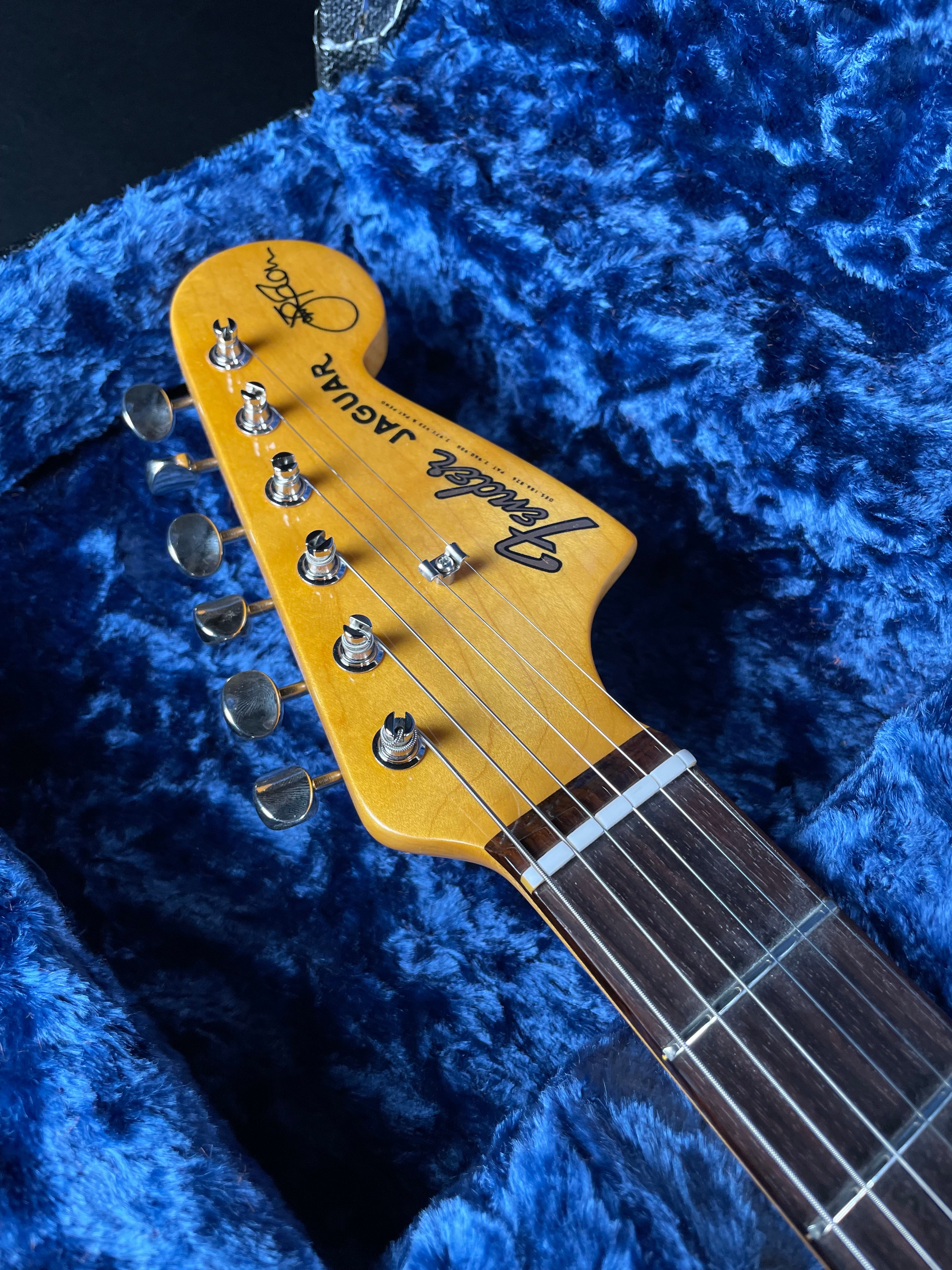 Fender Limited Edition Johnny Marr Signature Special Jaguar, Rosewood - Black - Metronome Music Inc.