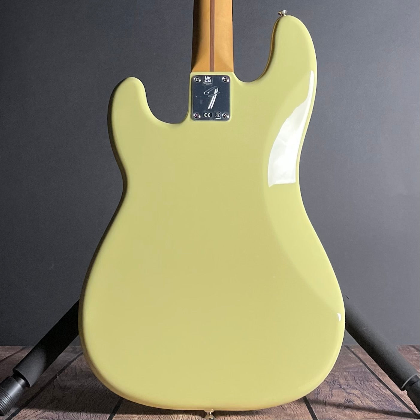 Fender Player II Precision Bass, Maple- Hialeah Yellow (8lbs 2oz) - Metronome Music Inc.