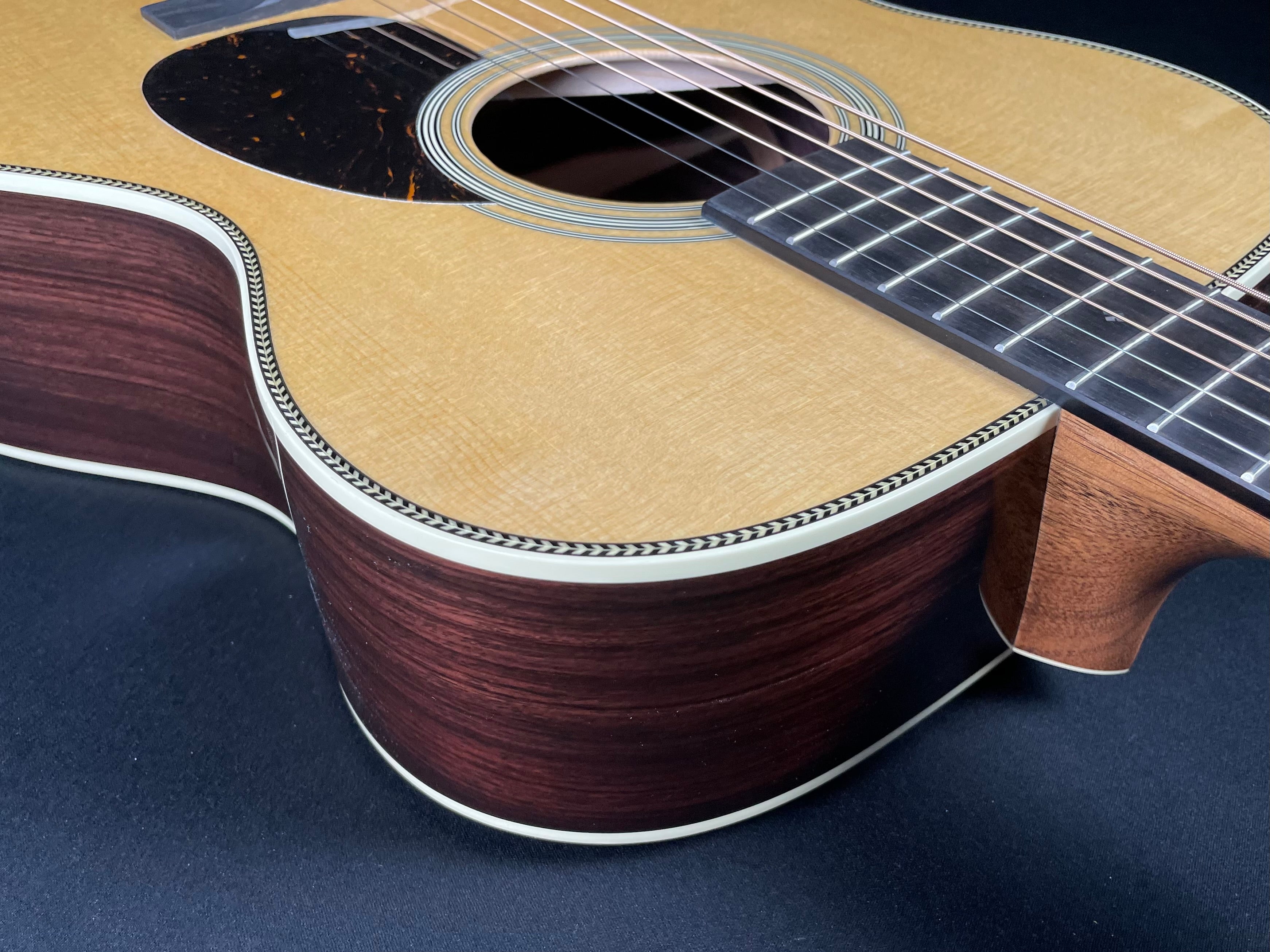 Martin OM-28 w/Hardshell Case, Natural (2025) - Metronome Music Inc.