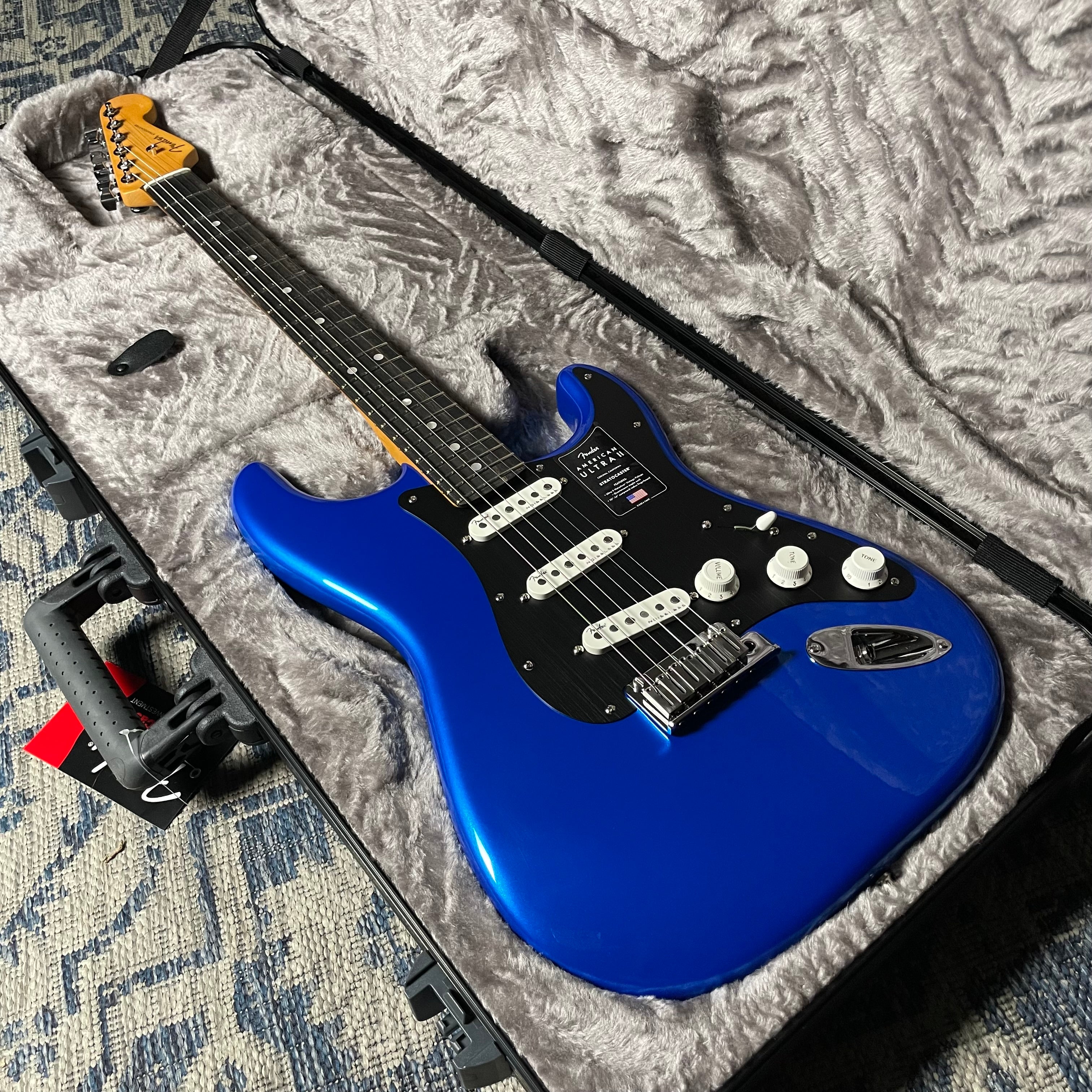 Fender American Ultra II Stratocaster, Ebony- Noble Blue (8lbs 1oz) - Metronome Music Inc.