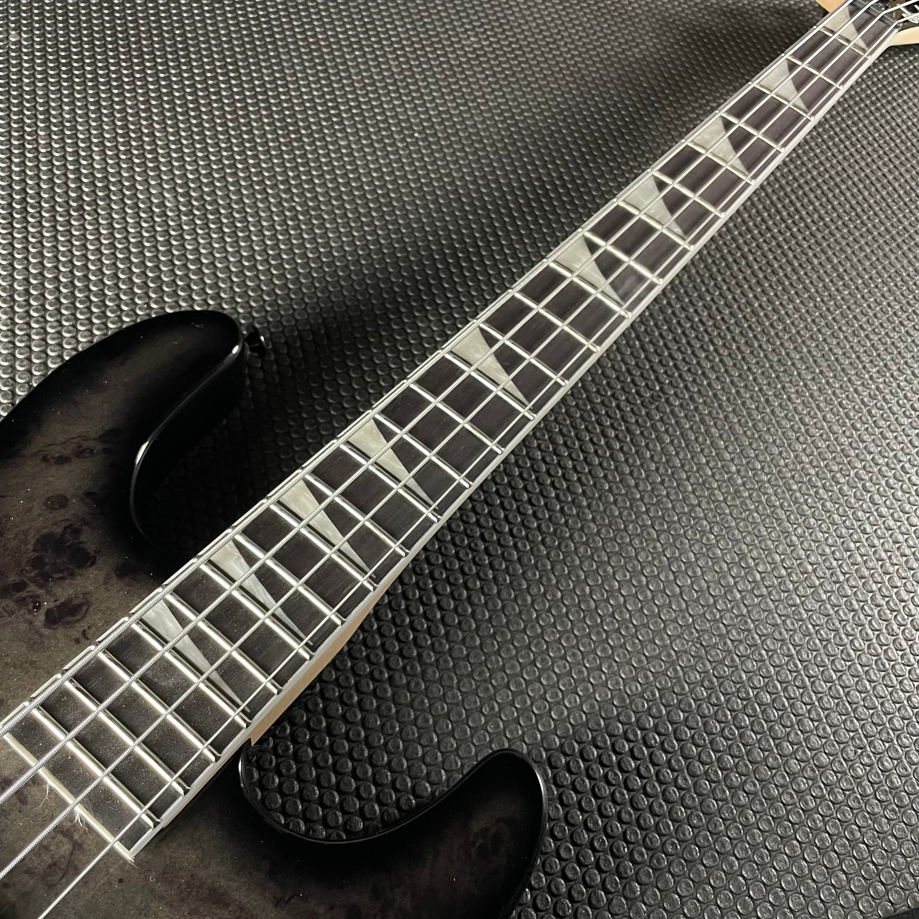 Jackson JS Series Concert Bass CB JS3P, Amaranth - Transparent Black - Metronome Music Inc.