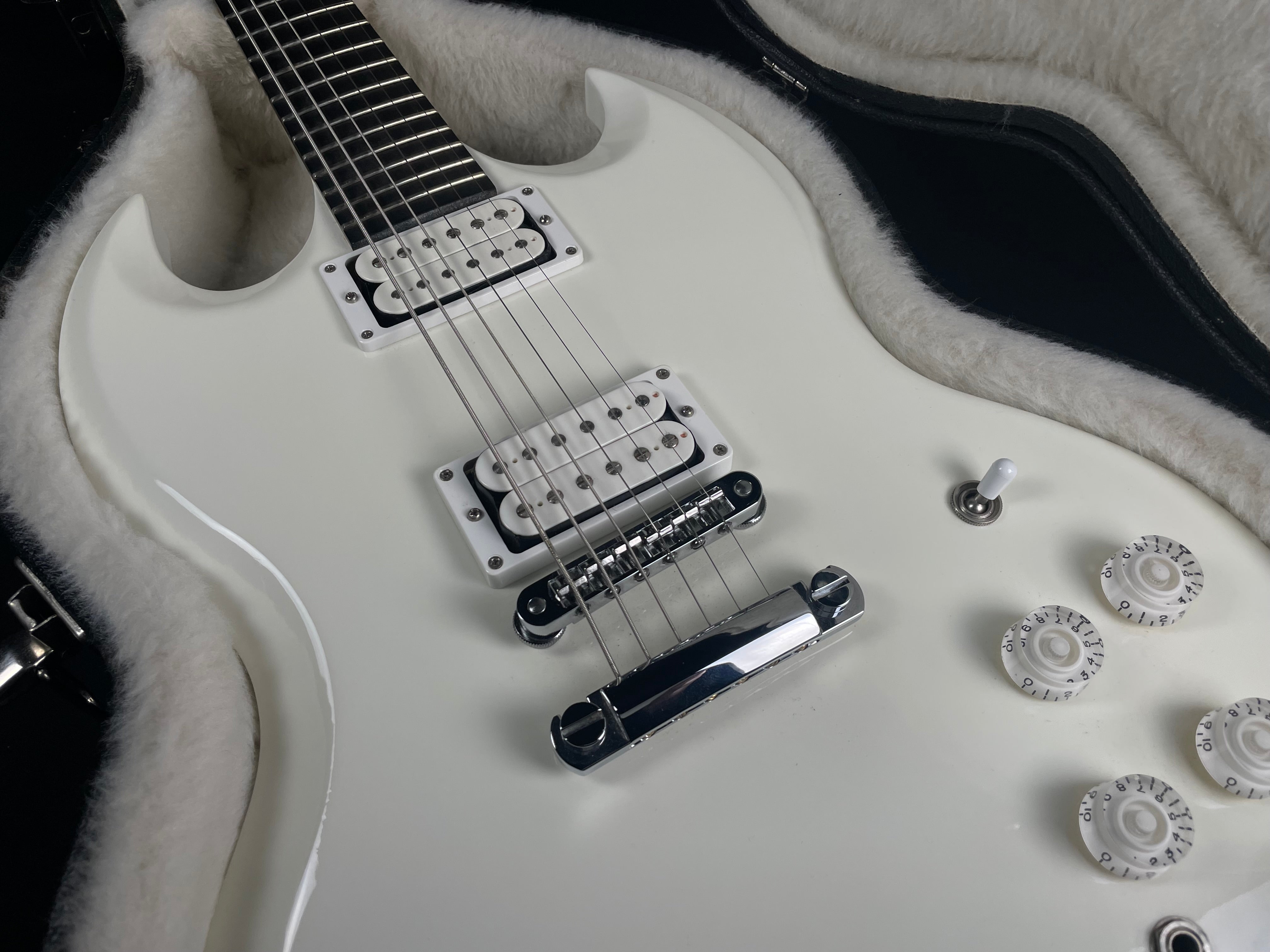 Gibson SG Baritone Limited Edition w/OHSC - Alpine White (2013) - Metronome Music Inc.