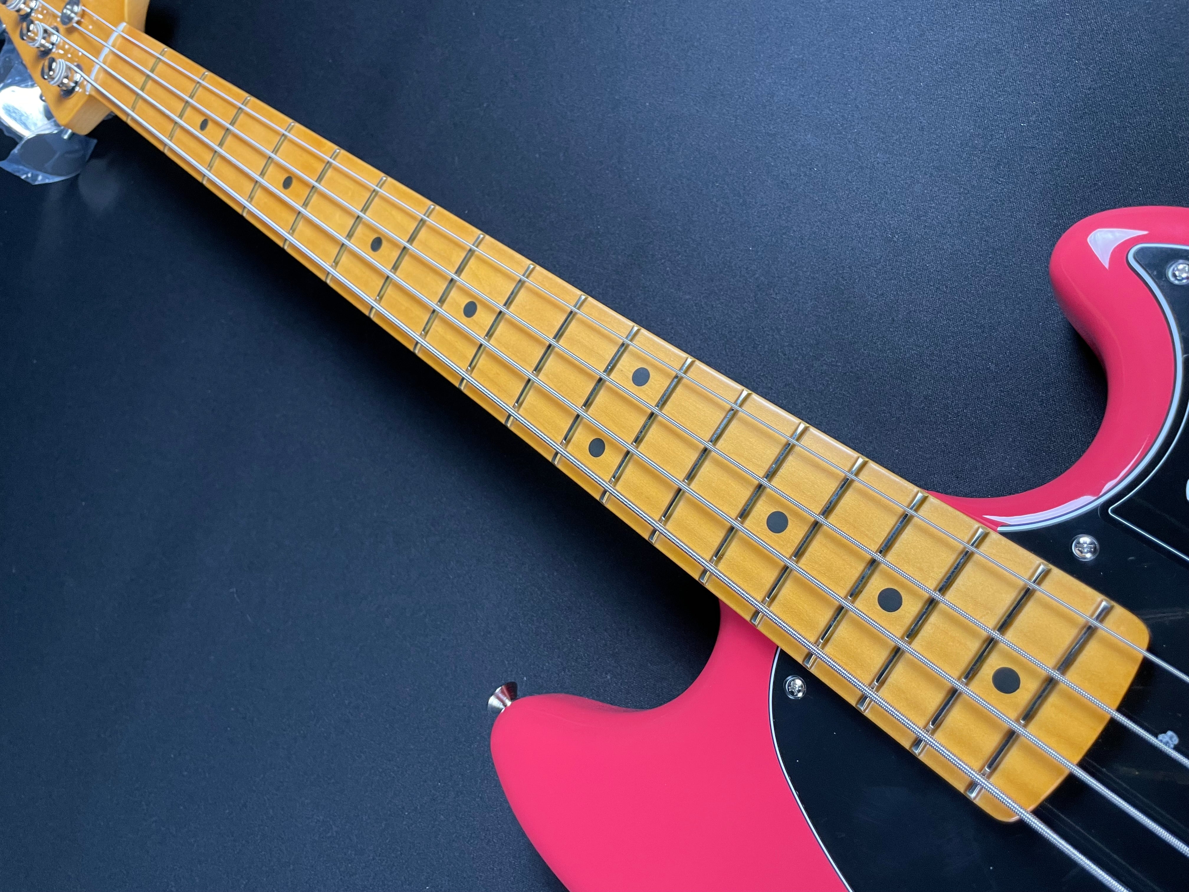 Fender American Professional Classic Mustang Bass - Faded Dakota Red - Metronome Music Inc.