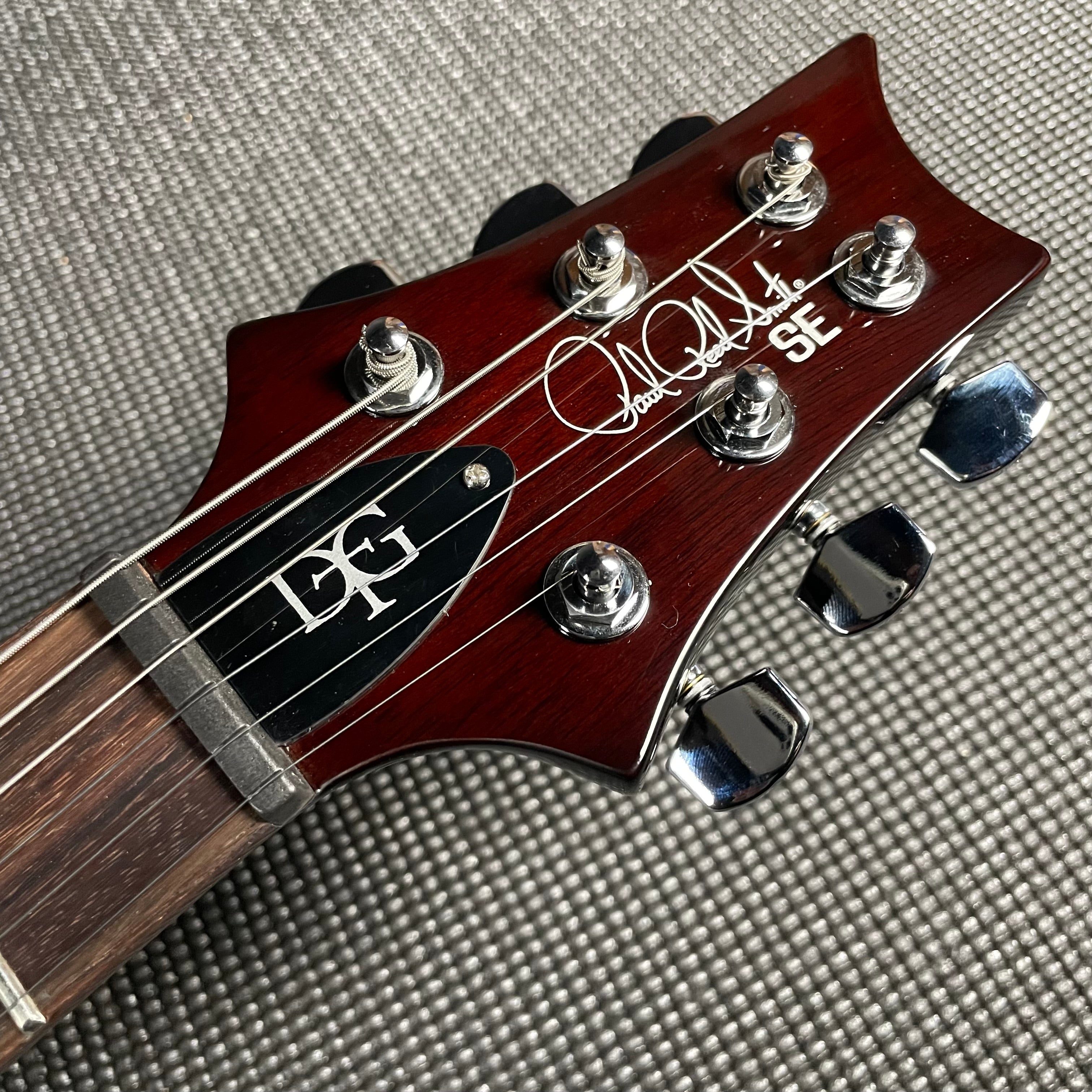 PRS SE DGT David Grissom Signature w/Gig Bag - Gold Top - Metronome Music Inc.
