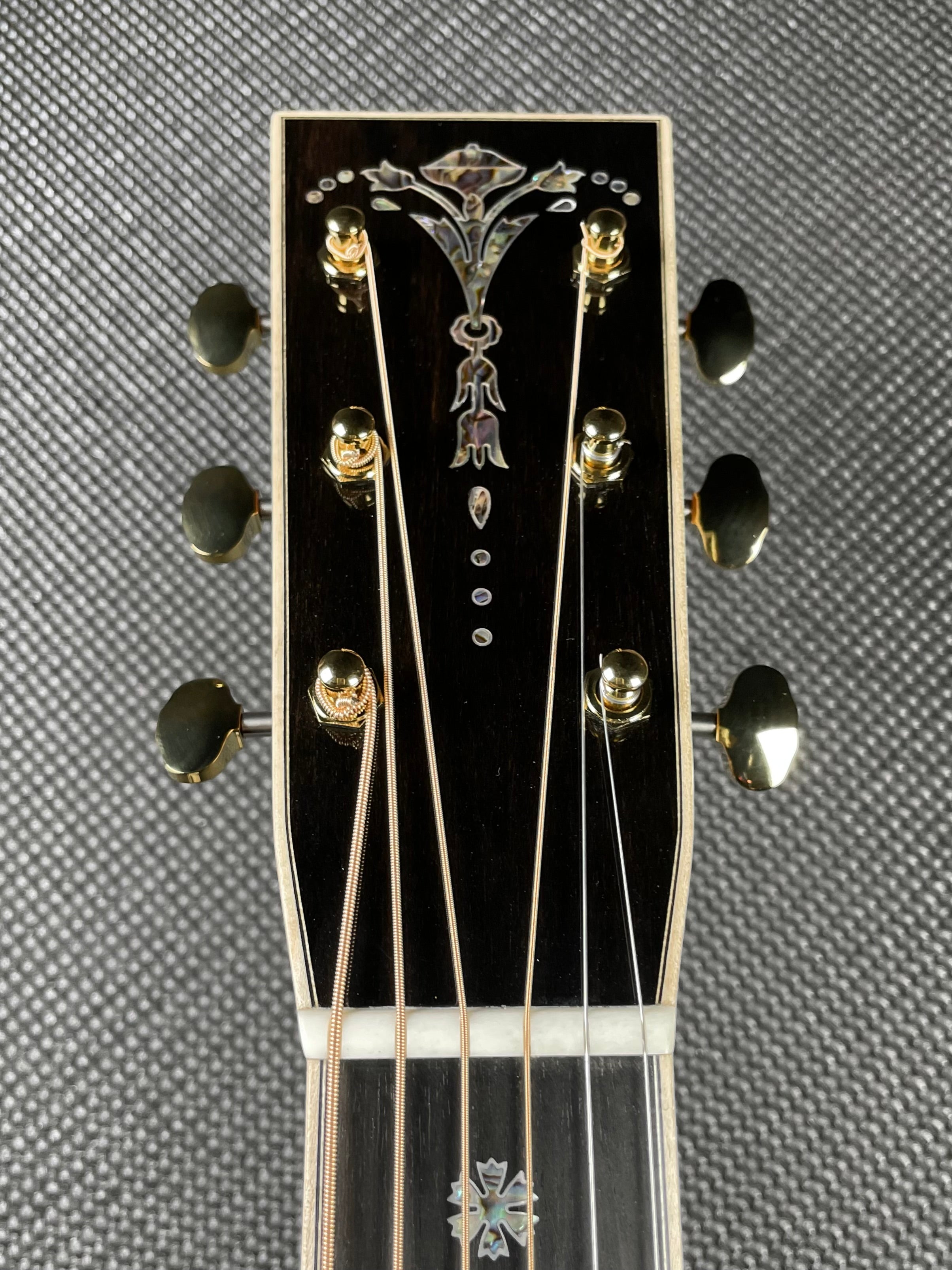 Martin D-42 Modern Deluxe w/Hardshell Case, Natural (2025) - Metronome Music Inc.