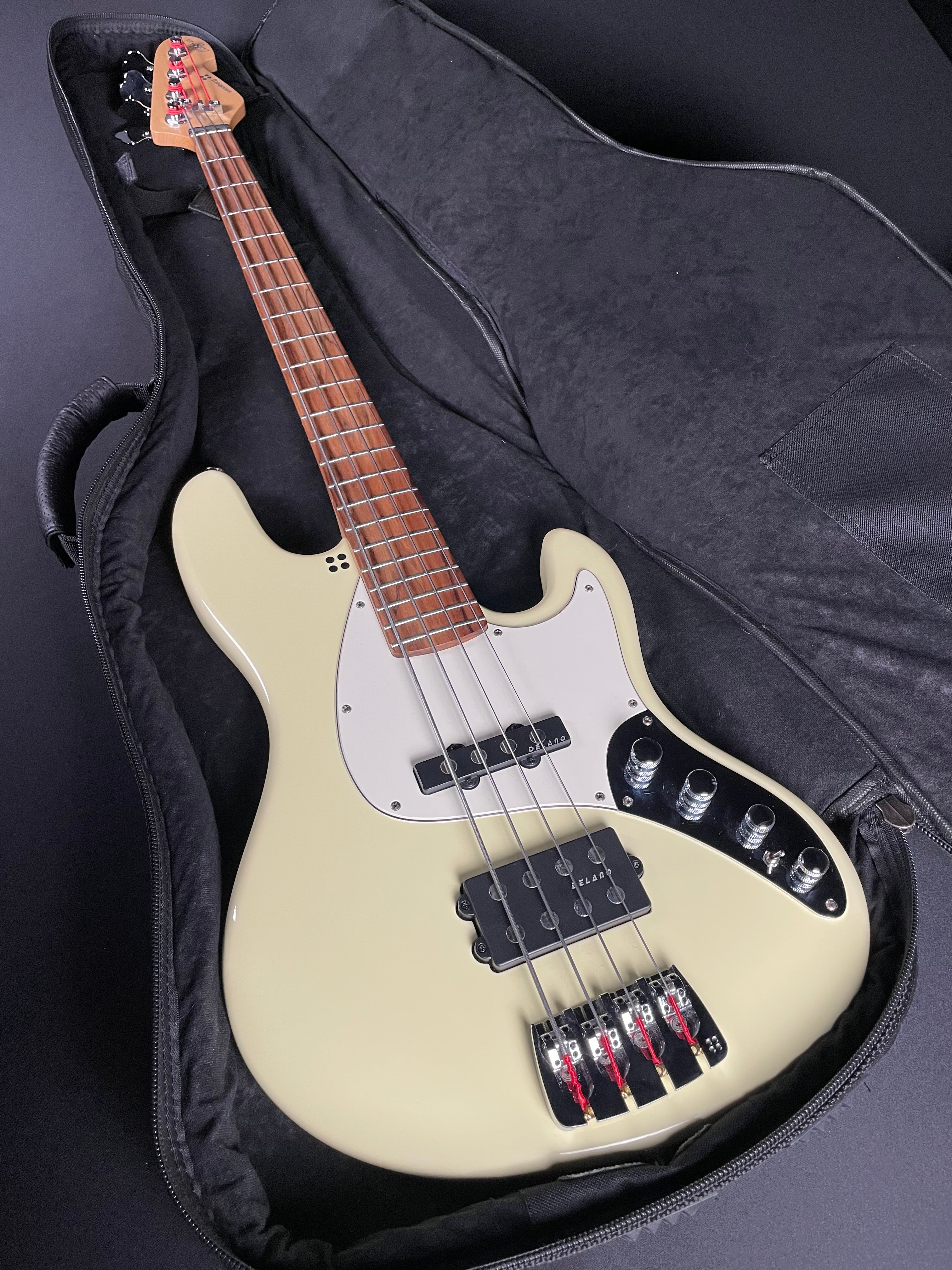 Sandberg California TM4 w/Gig Bag - Creme  (2018) - Metronome Music Inc.
