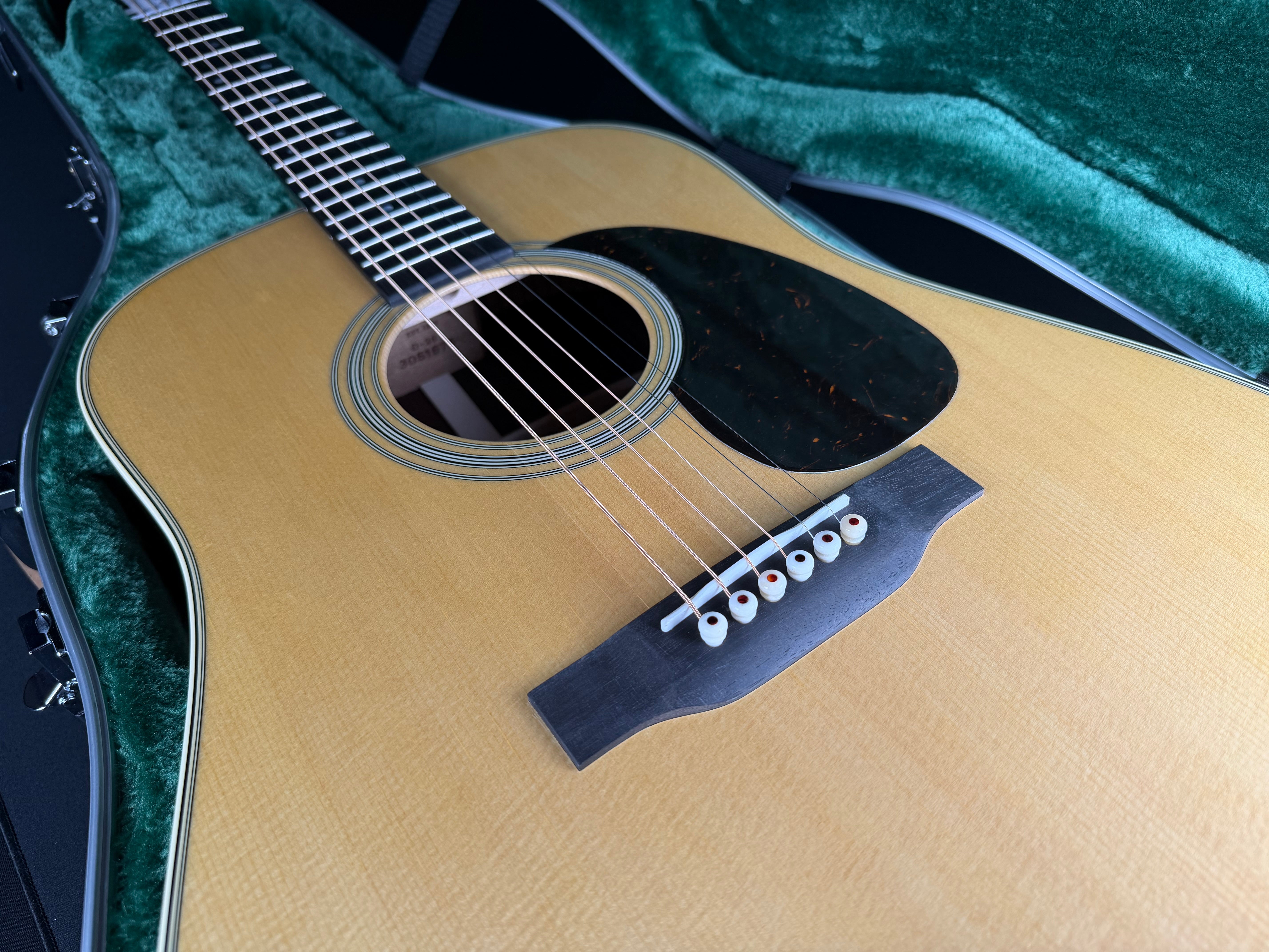 Martin D-28 Standard w/Hardshell Case - Gloss Natural - Metronome Music Inc.