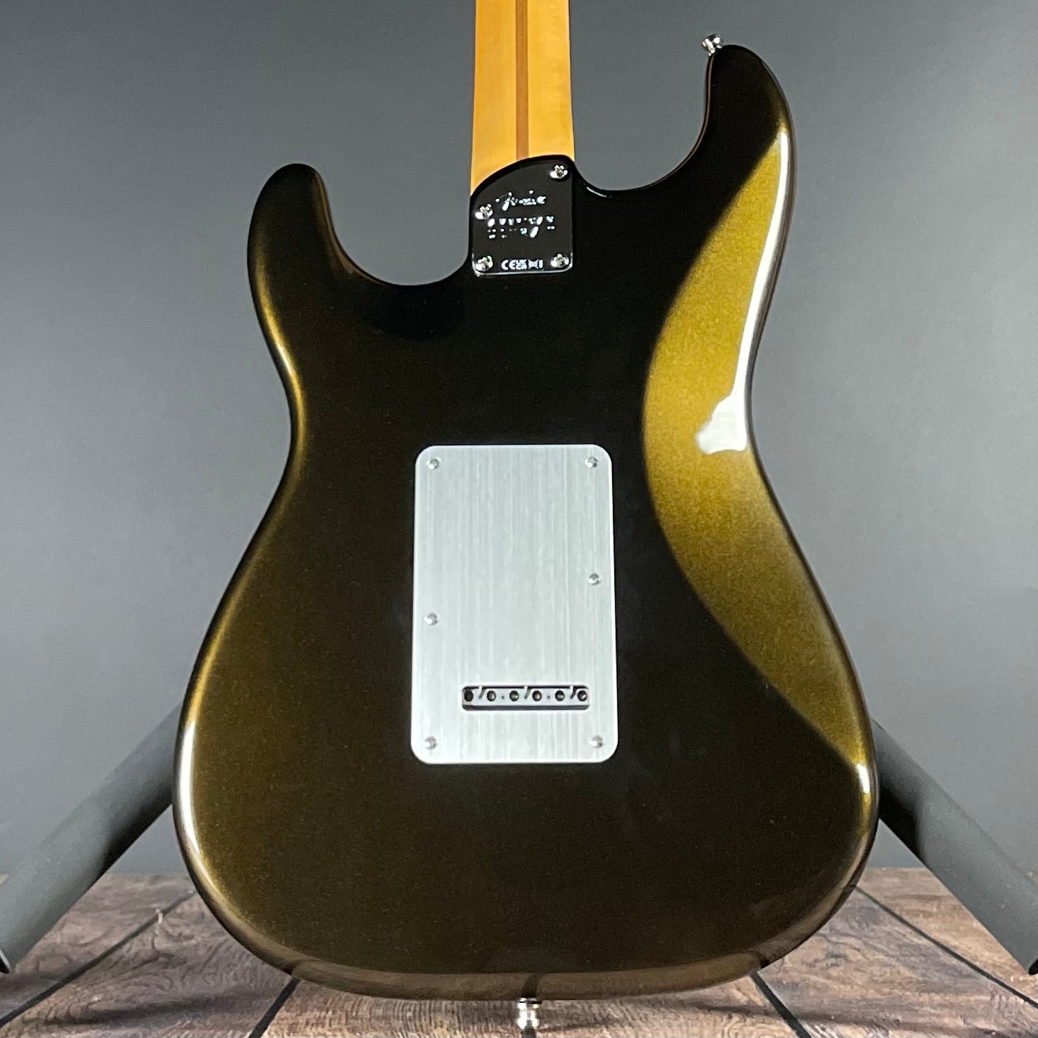 Fender American Ultra II Stratocaster HSS, Ebony- Texas Tea (8lbs 3oz) - Metronome Music Inc.