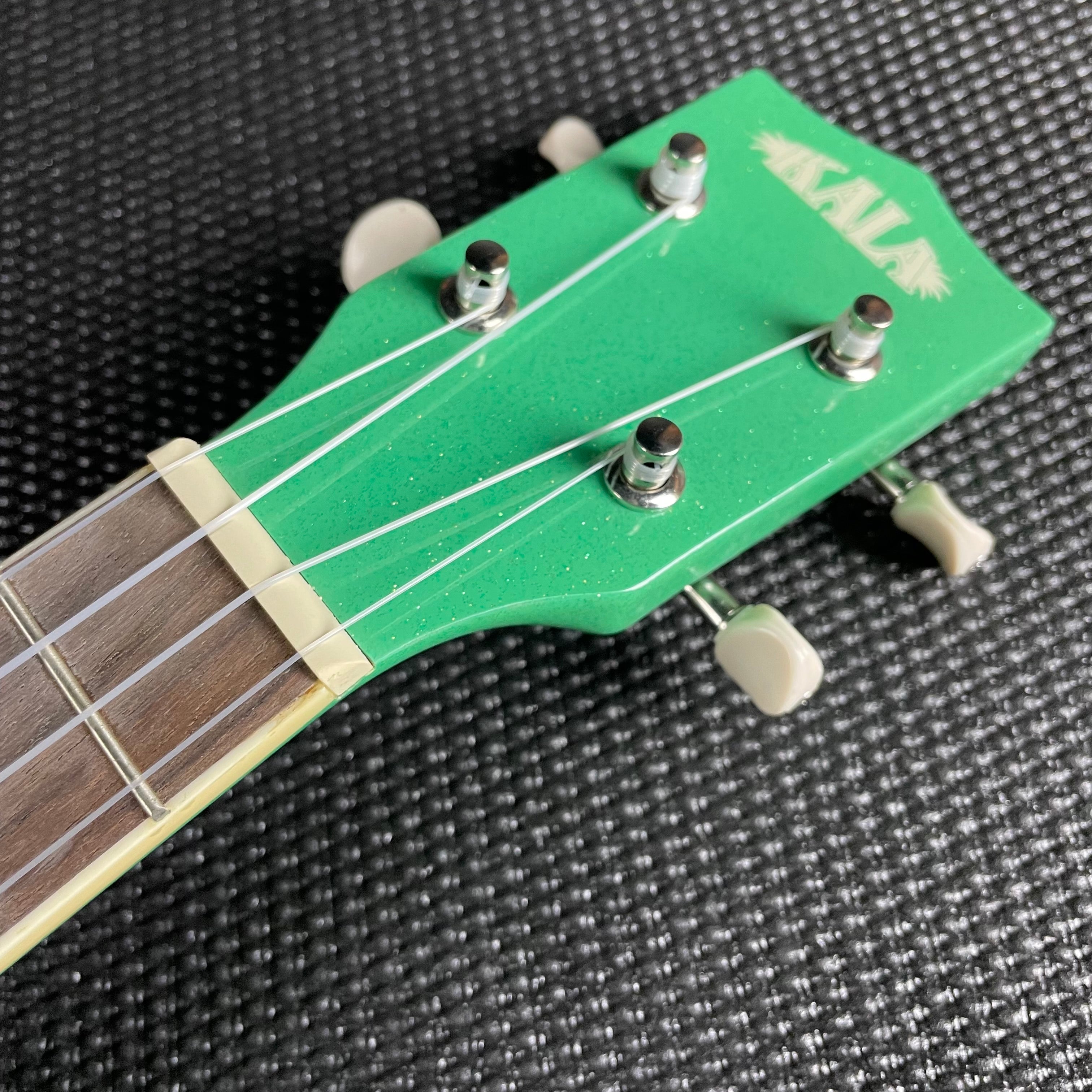 Kala Gatsby Green Sparkle Concert Ukulele - Metronome Music Inc.