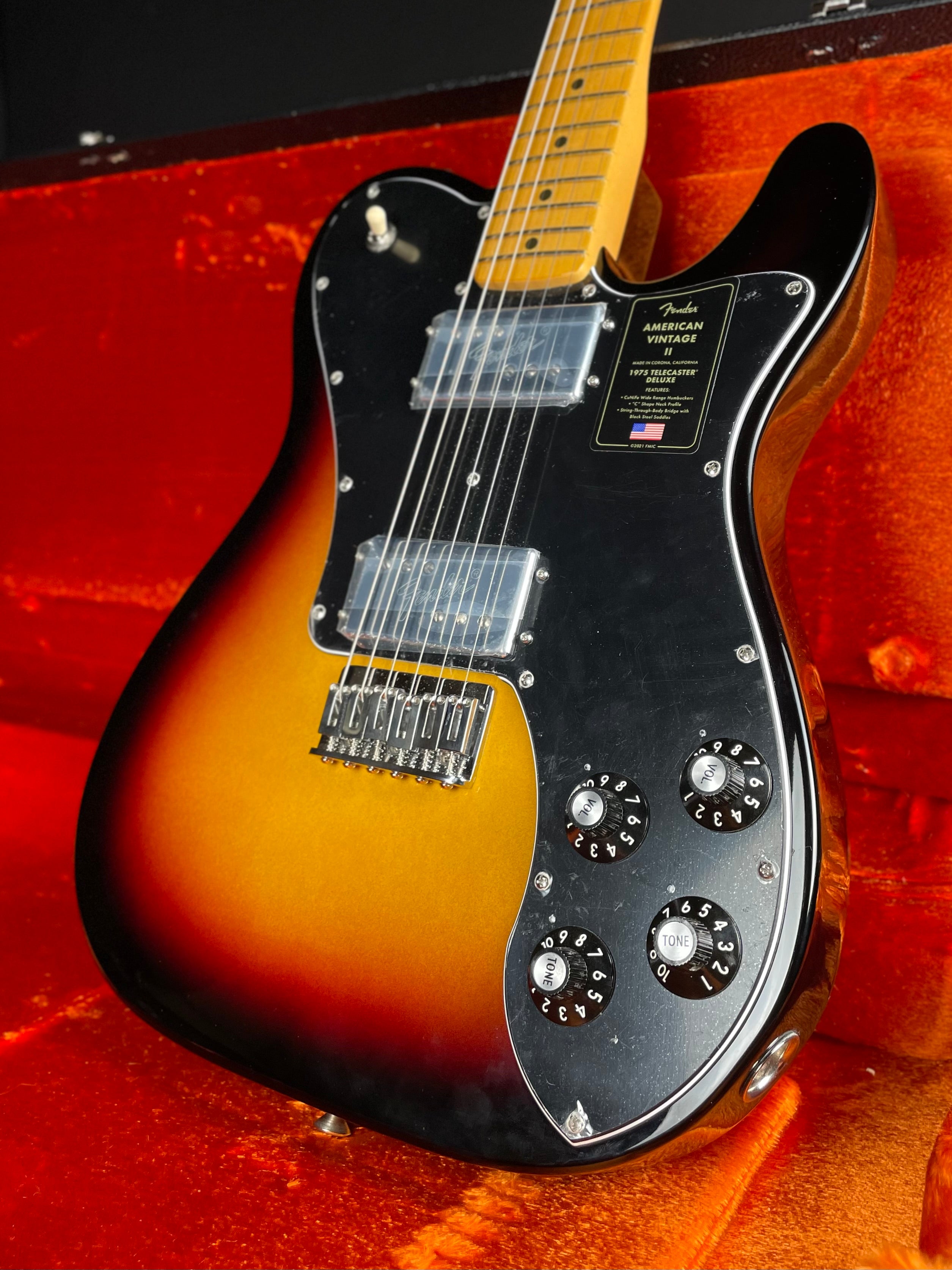 Fender American Vintage II 1975 Telecaster Deluxe - 3-Color Sunburst - Metronome Music Inc.