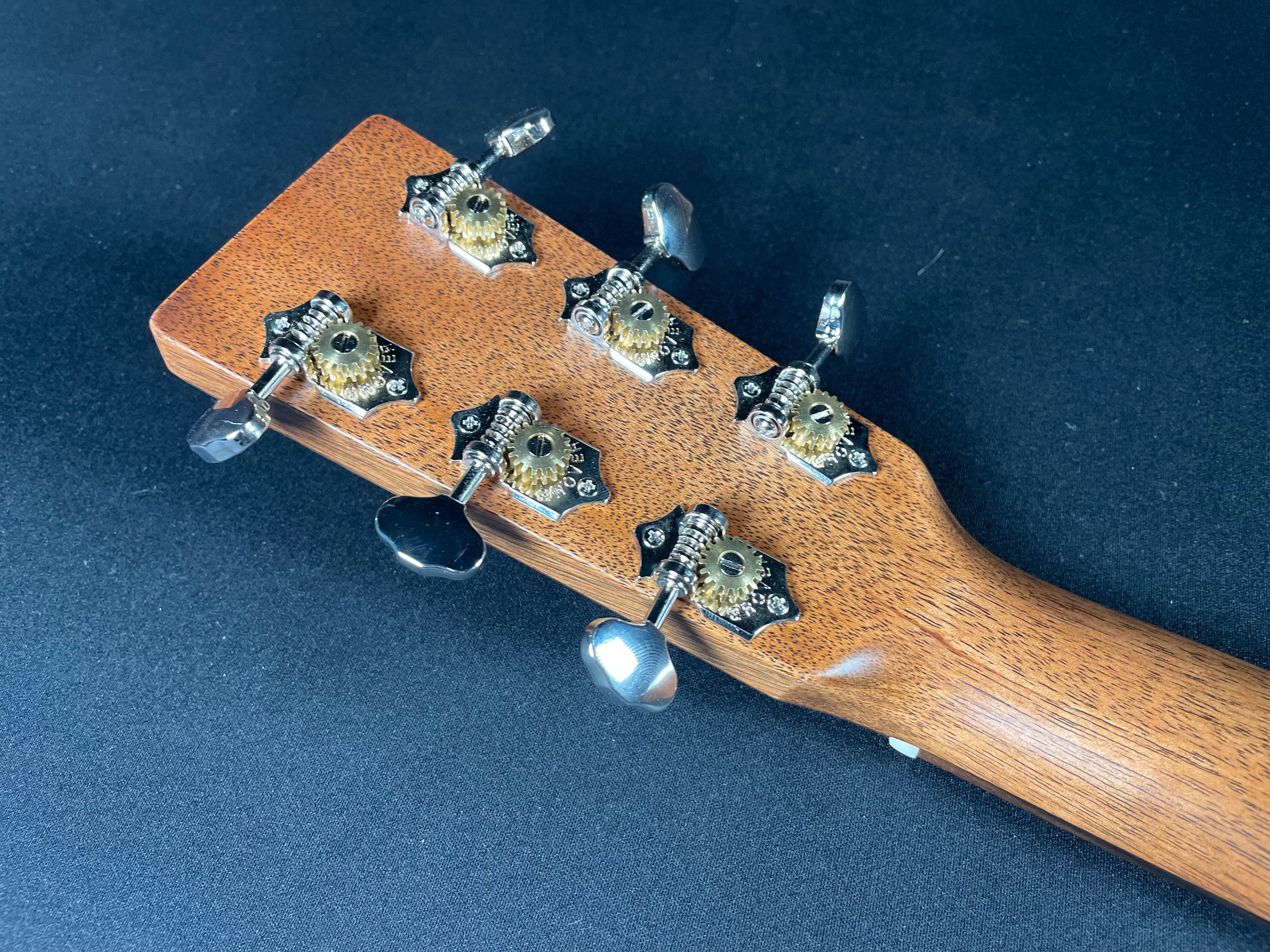 Martin SC-18E Standard w/Hardshell Case - Natural - Metronome Music Inc.