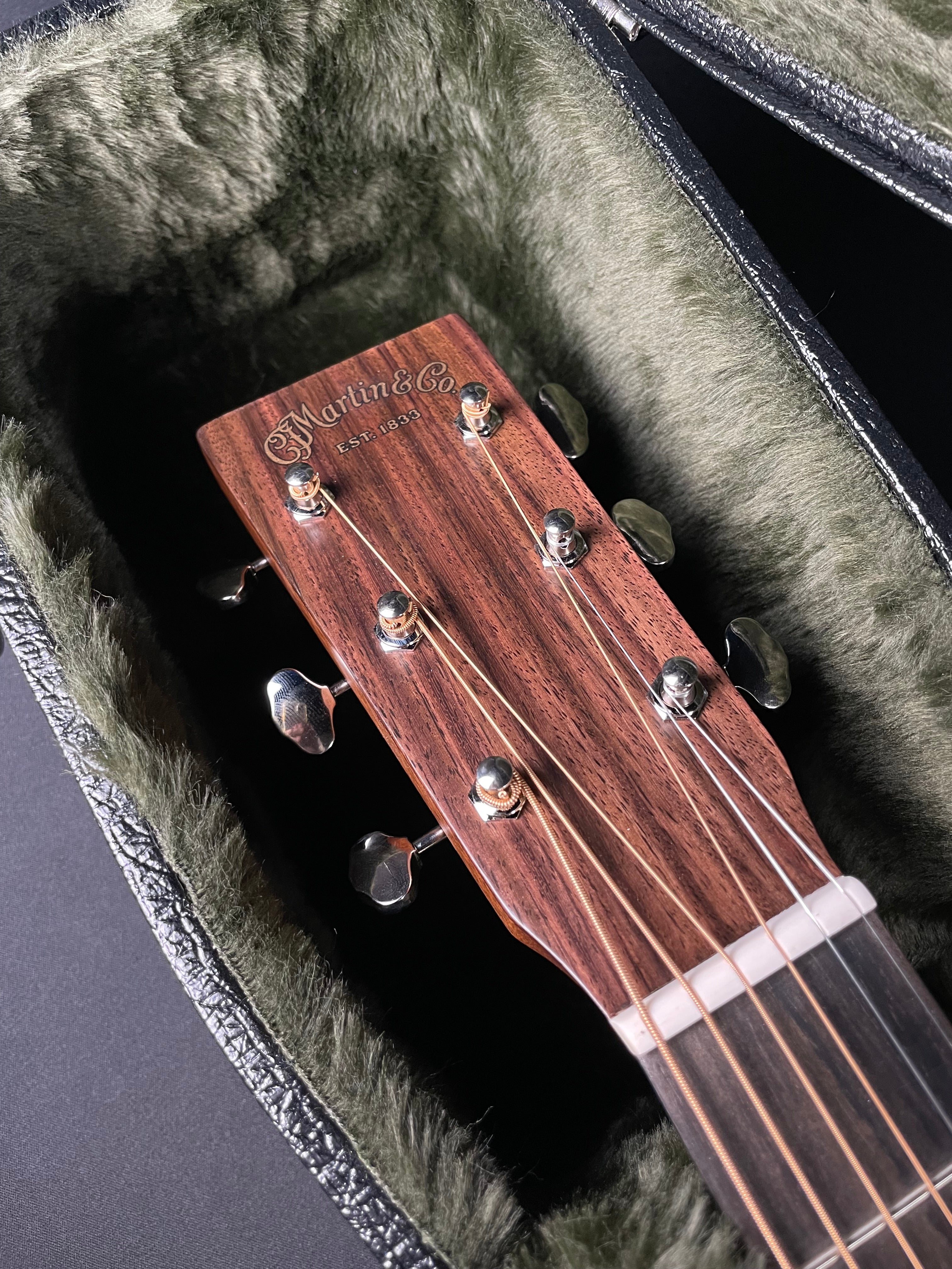 Martin D-17 w/Hardshell Case - Mahogany (2025) - Metronome Music Inc.