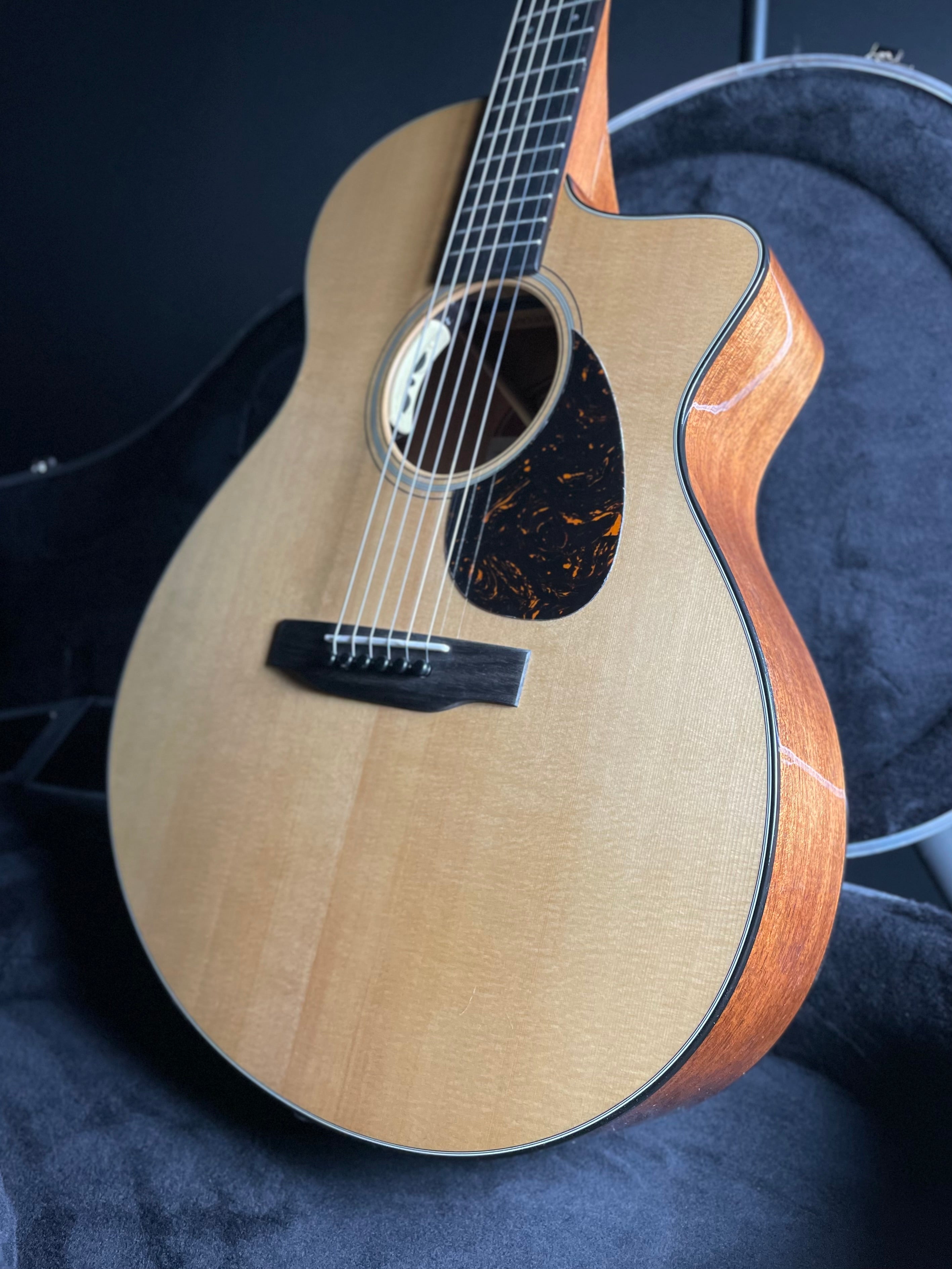 Martin SC-18E Standard w/Hardshell Case - Natural - Metronome Music Inc.