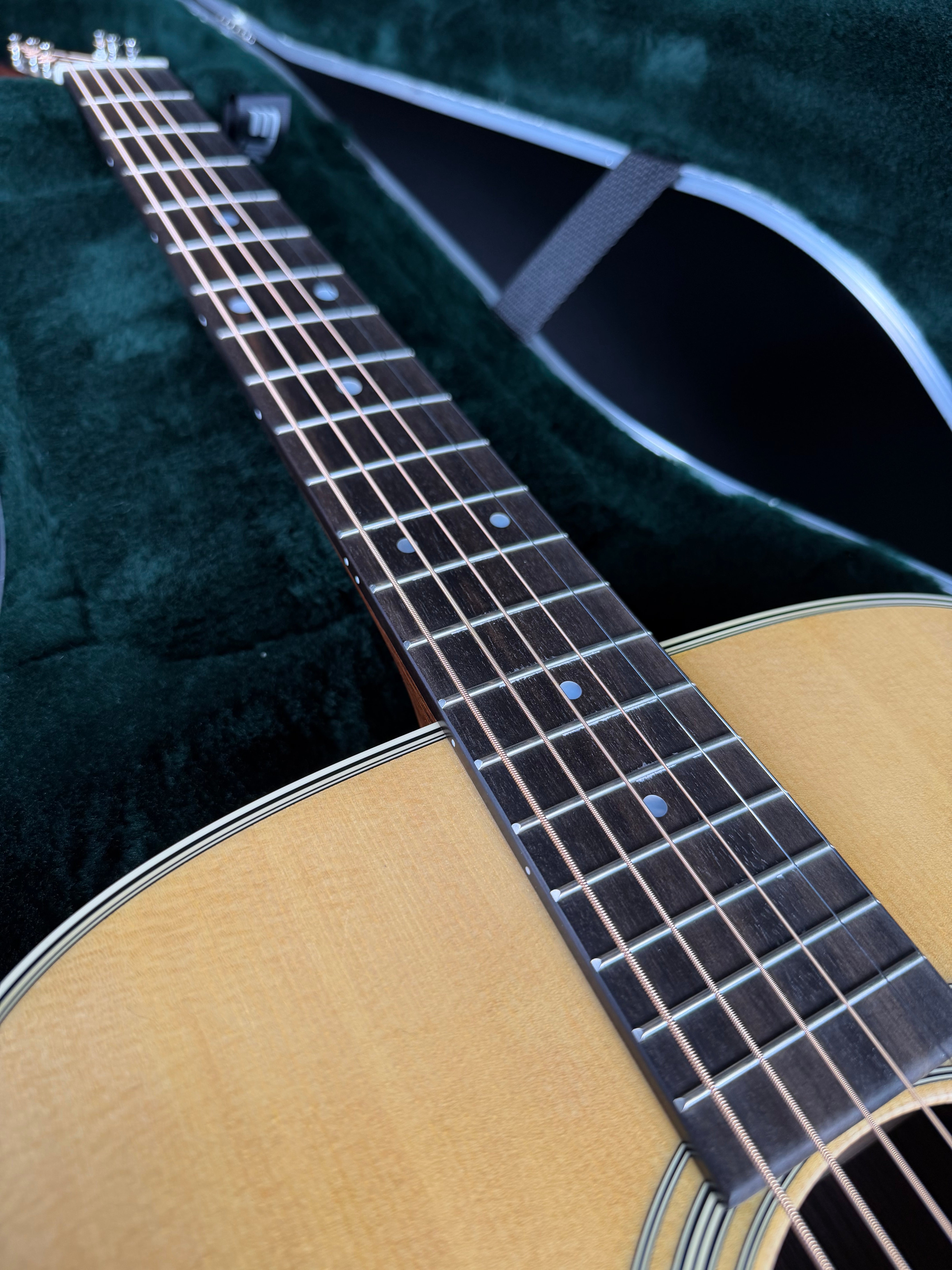 Martin D-28 Standard w/ Hard Case Satin Natural (2026)