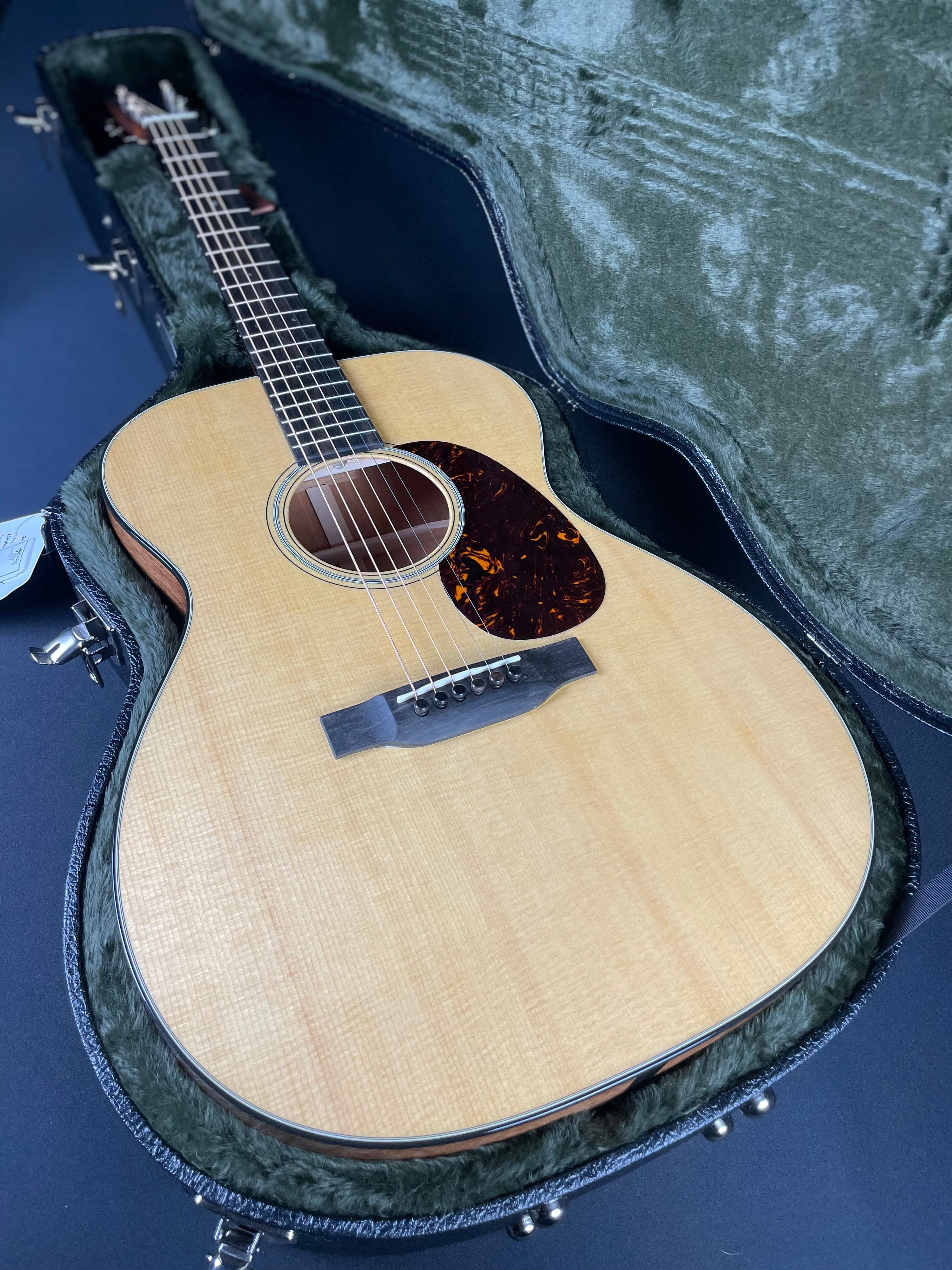 Martin 000-18 Standard w/Hardshell Case - Natural - Metronome Music Inc.