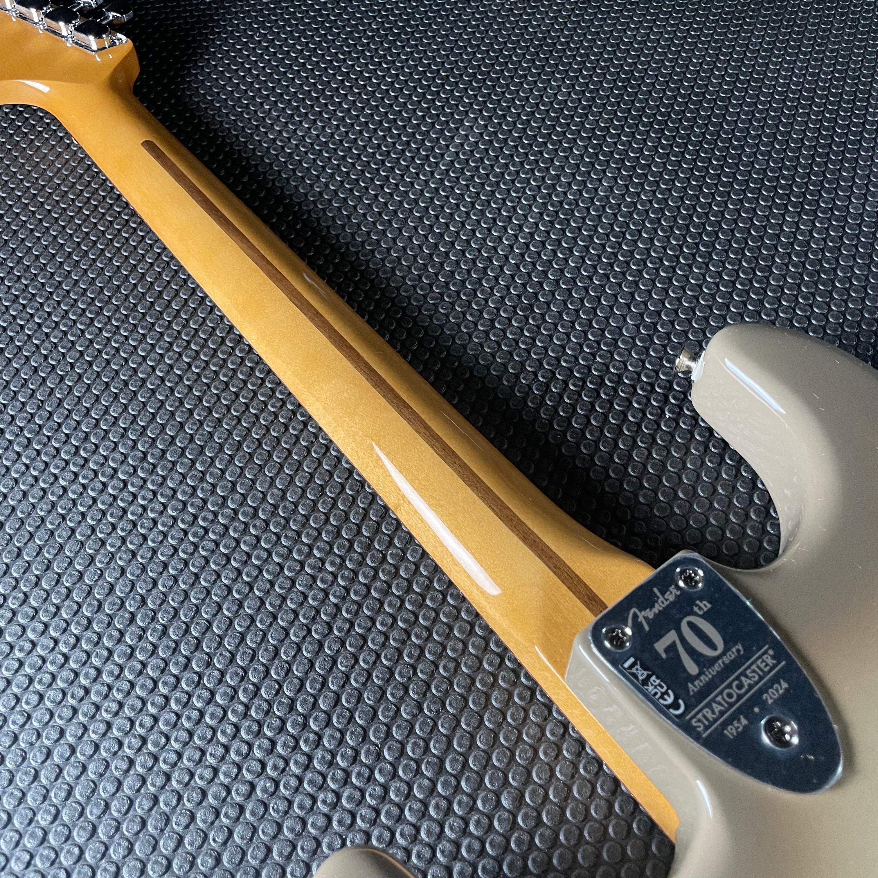 Fender 70th Anniversary Antigua Stratocaster, Rosewood- Antigua (7lbs 11oz) - Metronome Music Inc.