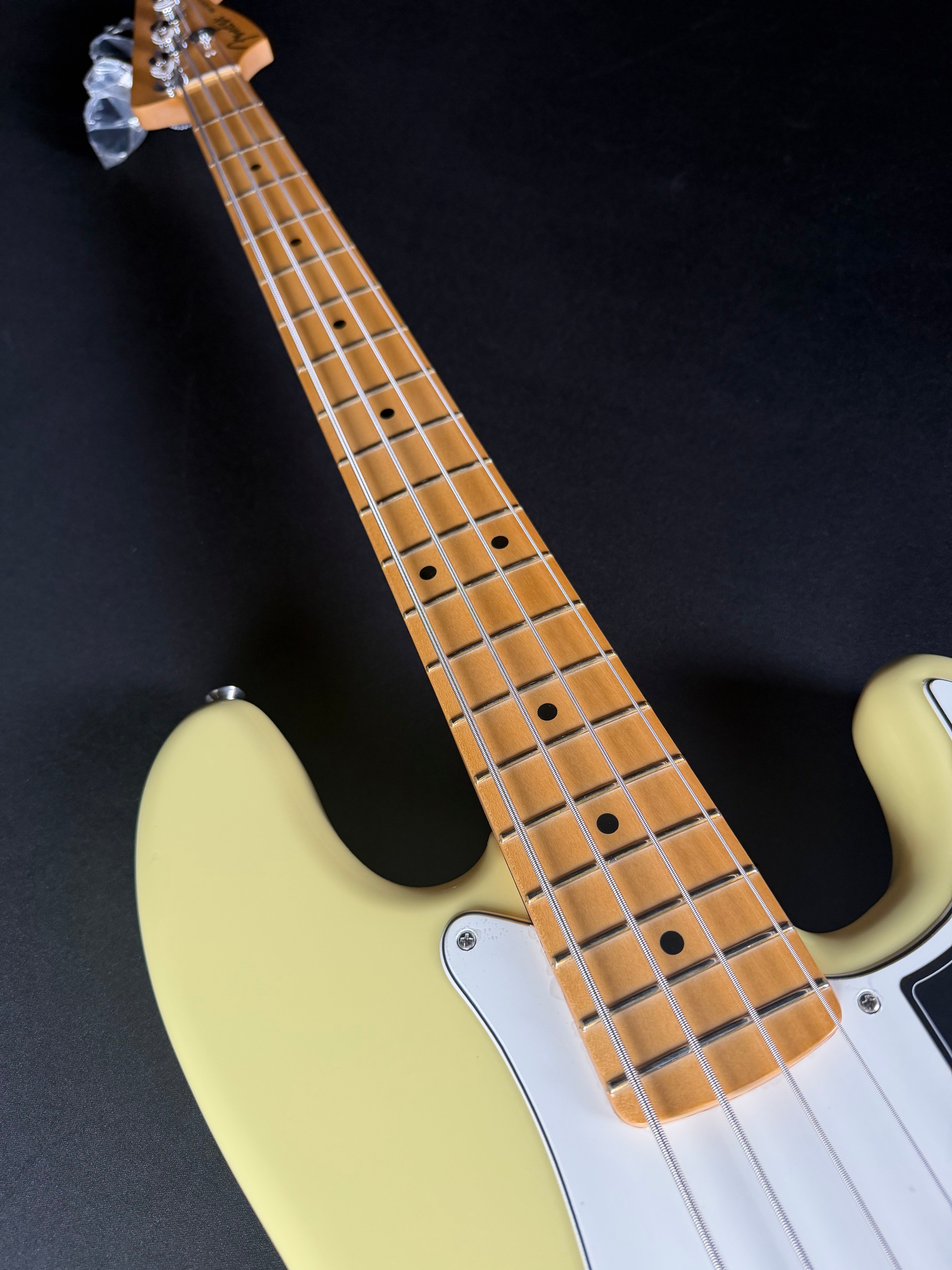 Fender Player II Precision Bass, Maple - Hialeah Yellow
