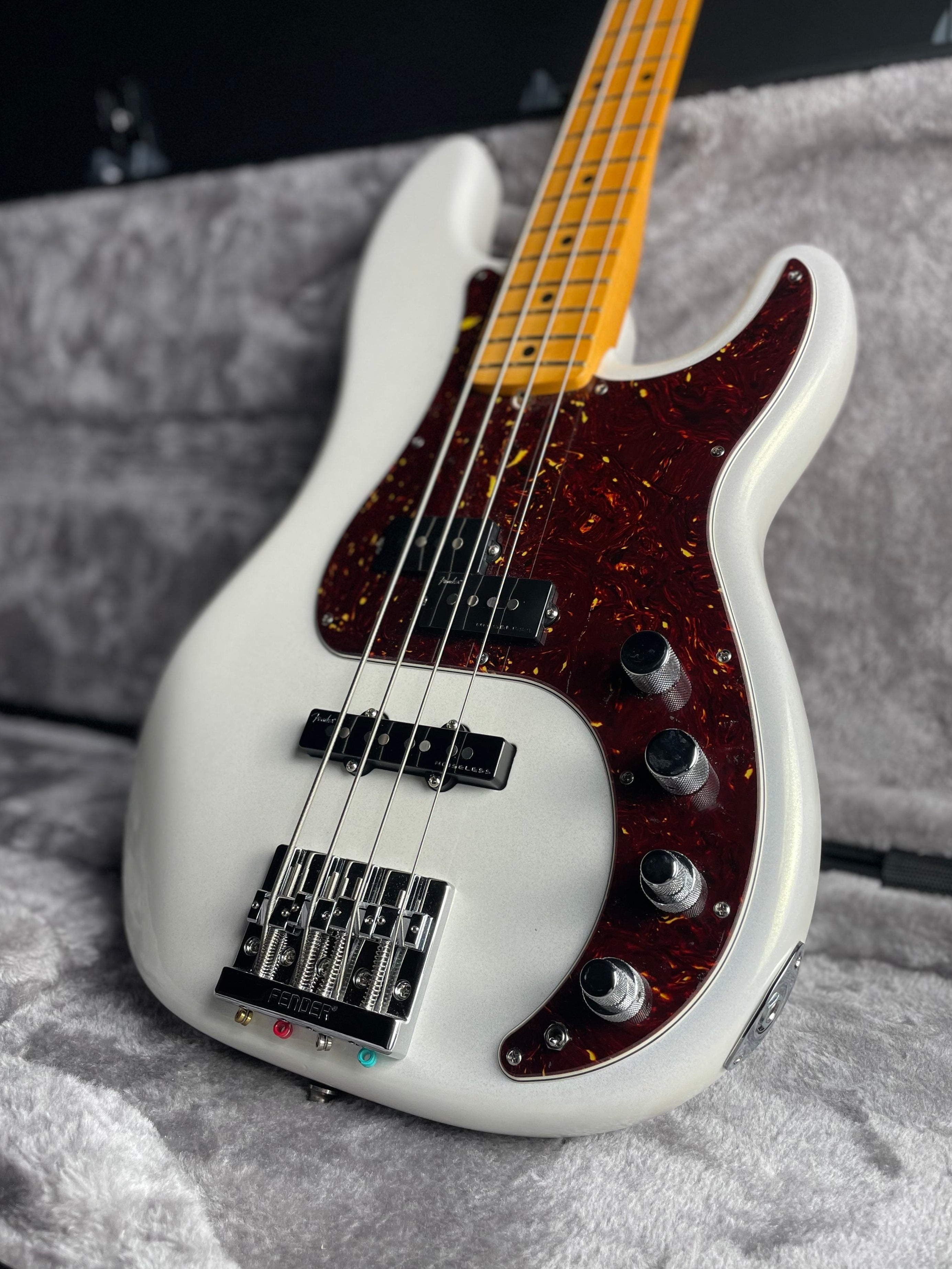 American Ultra Precision Bass, Maple w/OHSC - Arctic Pearl (2022) - Metronome Music Inc.