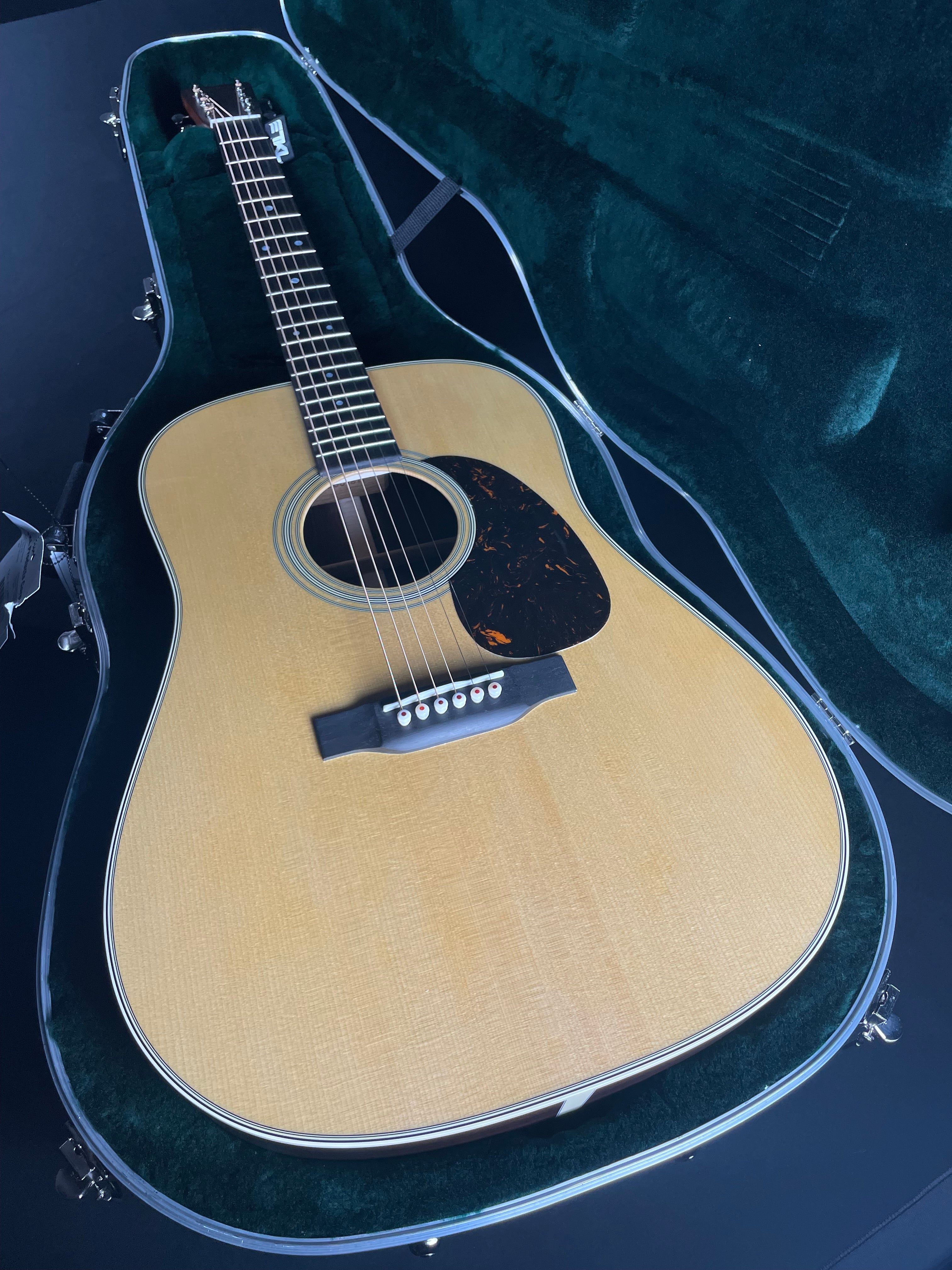 Martin D-28 Standard w/Hardshell Case - Satin Natural (2025)