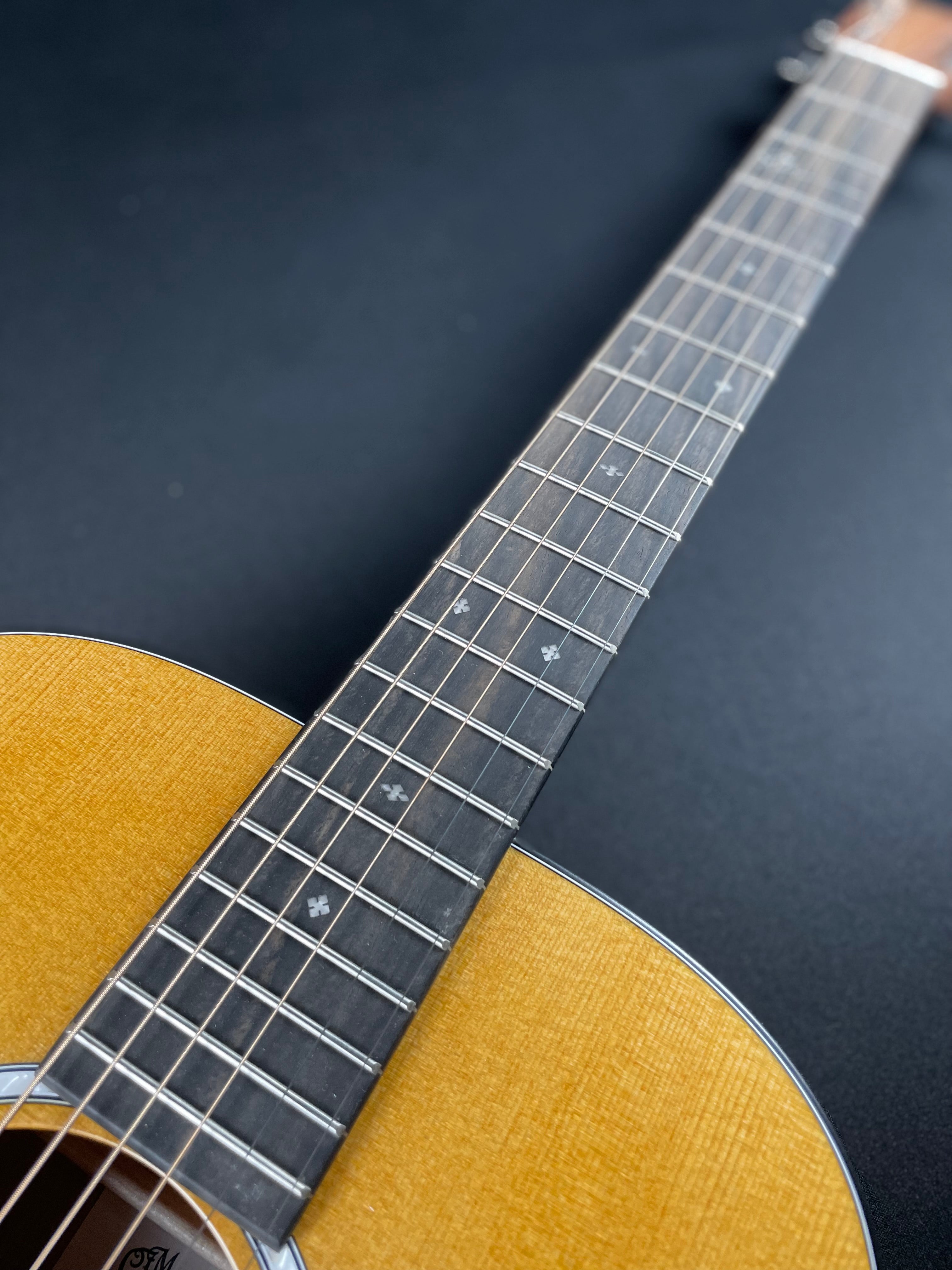 Martin 000JR-10E Shawn Mendes w/Soft Case - Natural - Metronome Music Inc.