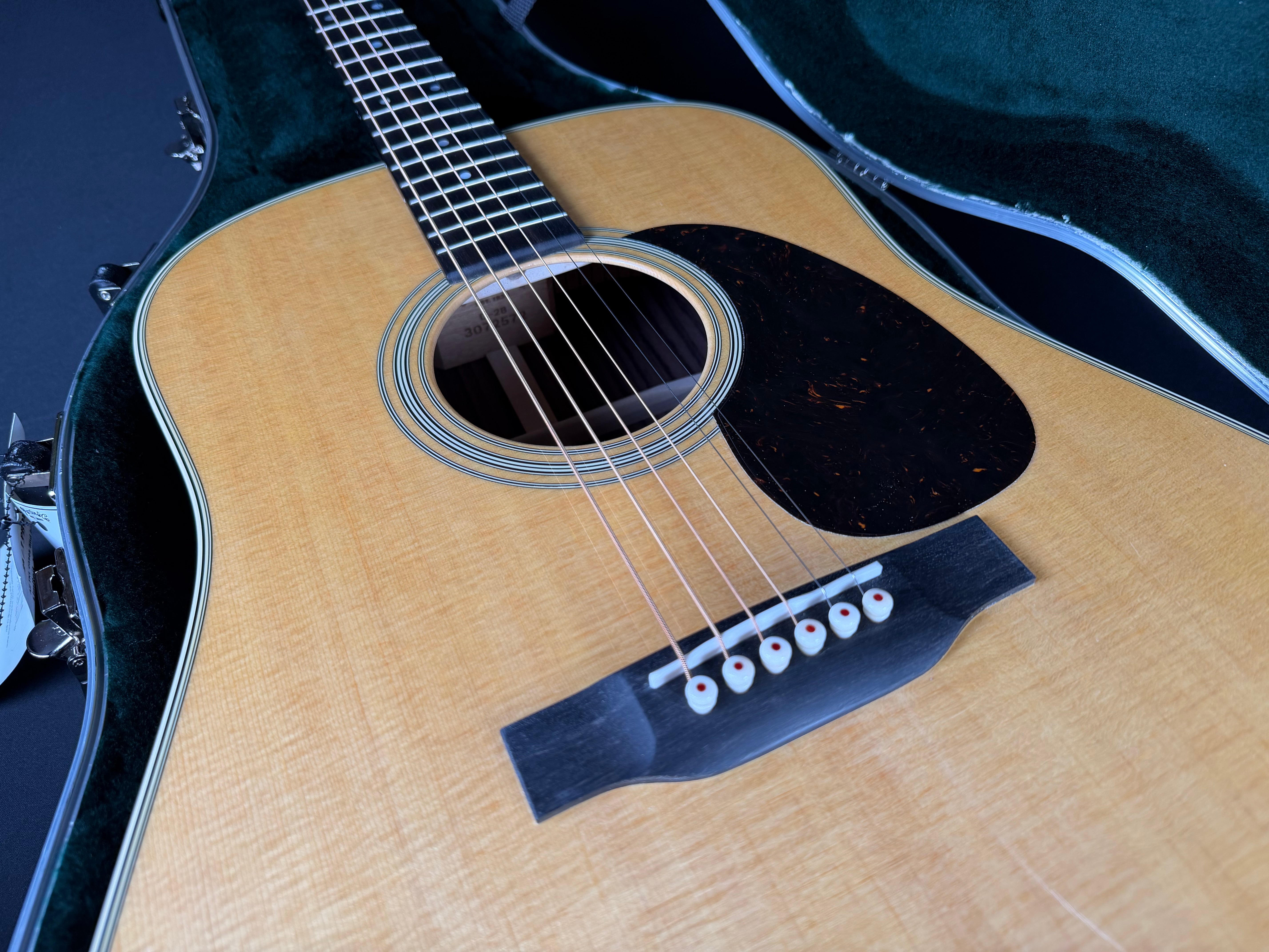 Martin D-28 Standard w/ Hard Case Gloss Natural (2026)