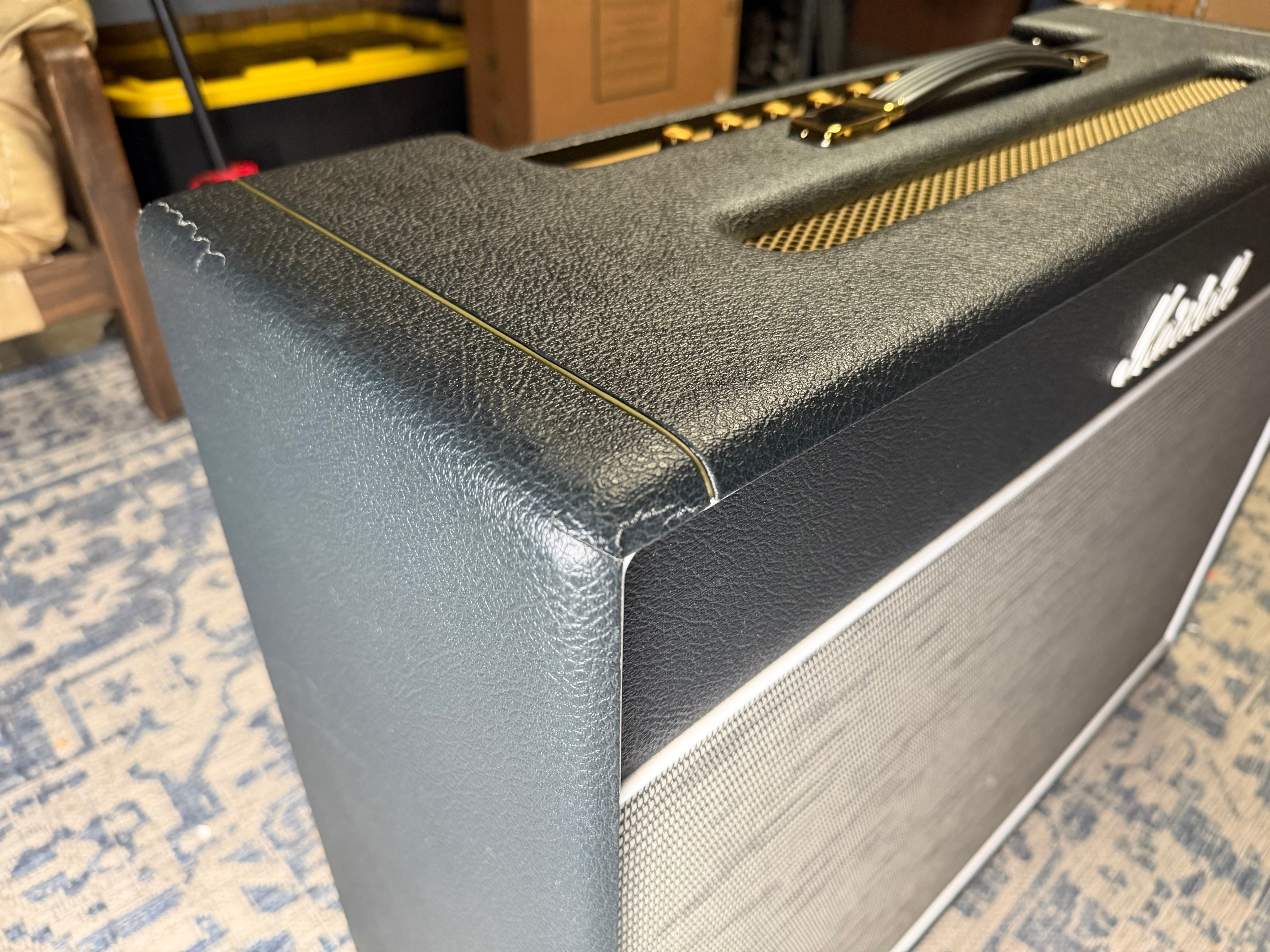 Marshall 1962HW Handwired "Bluesbreaker" 30-Watt 2x12" Guitar Combo (2014) (Copy) - Metronome Music Inc.