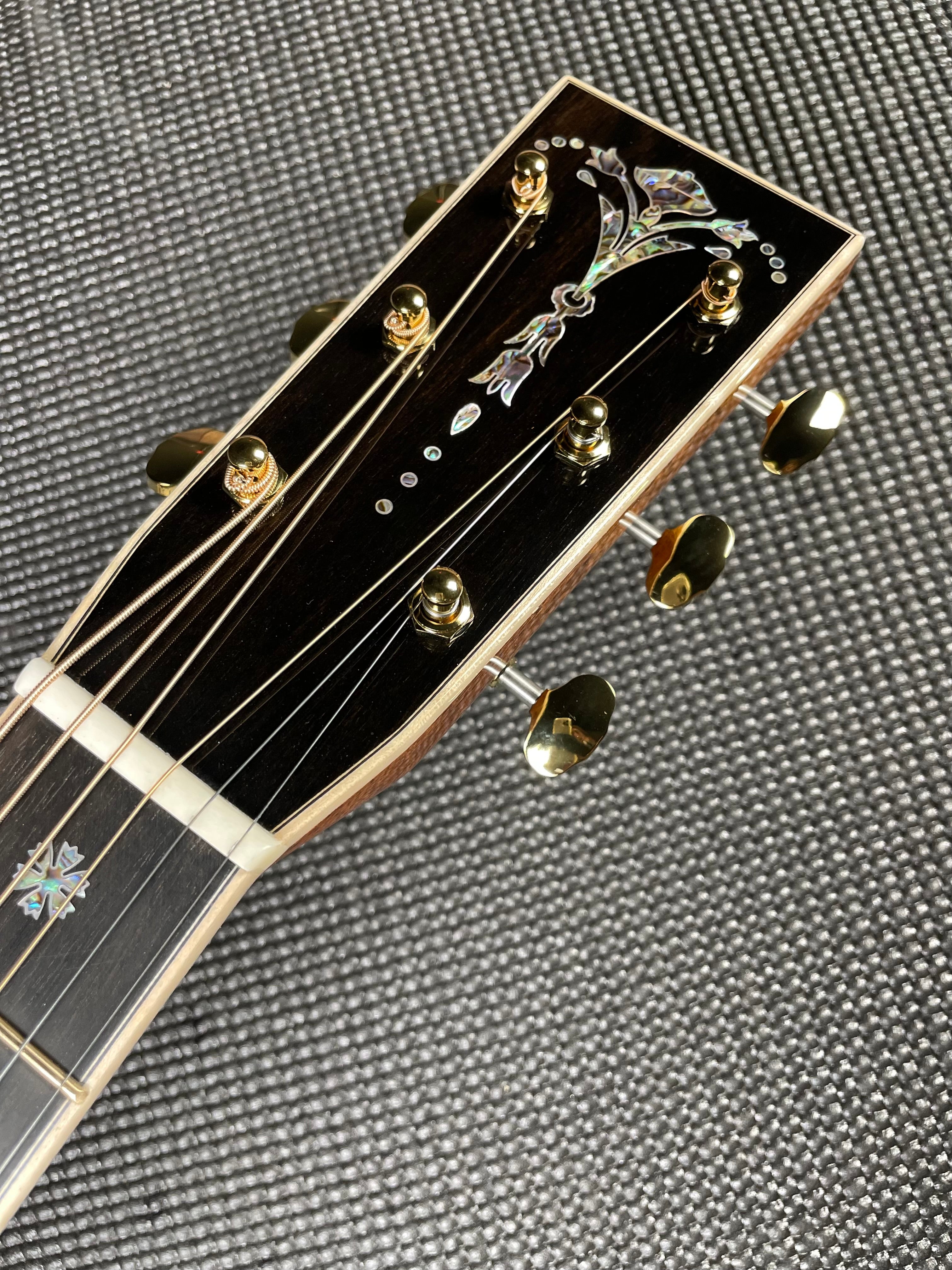 Martin D-42 Modern Deluxe w/Hardshell Case, Natural (2025) - Metronome Music Inc.