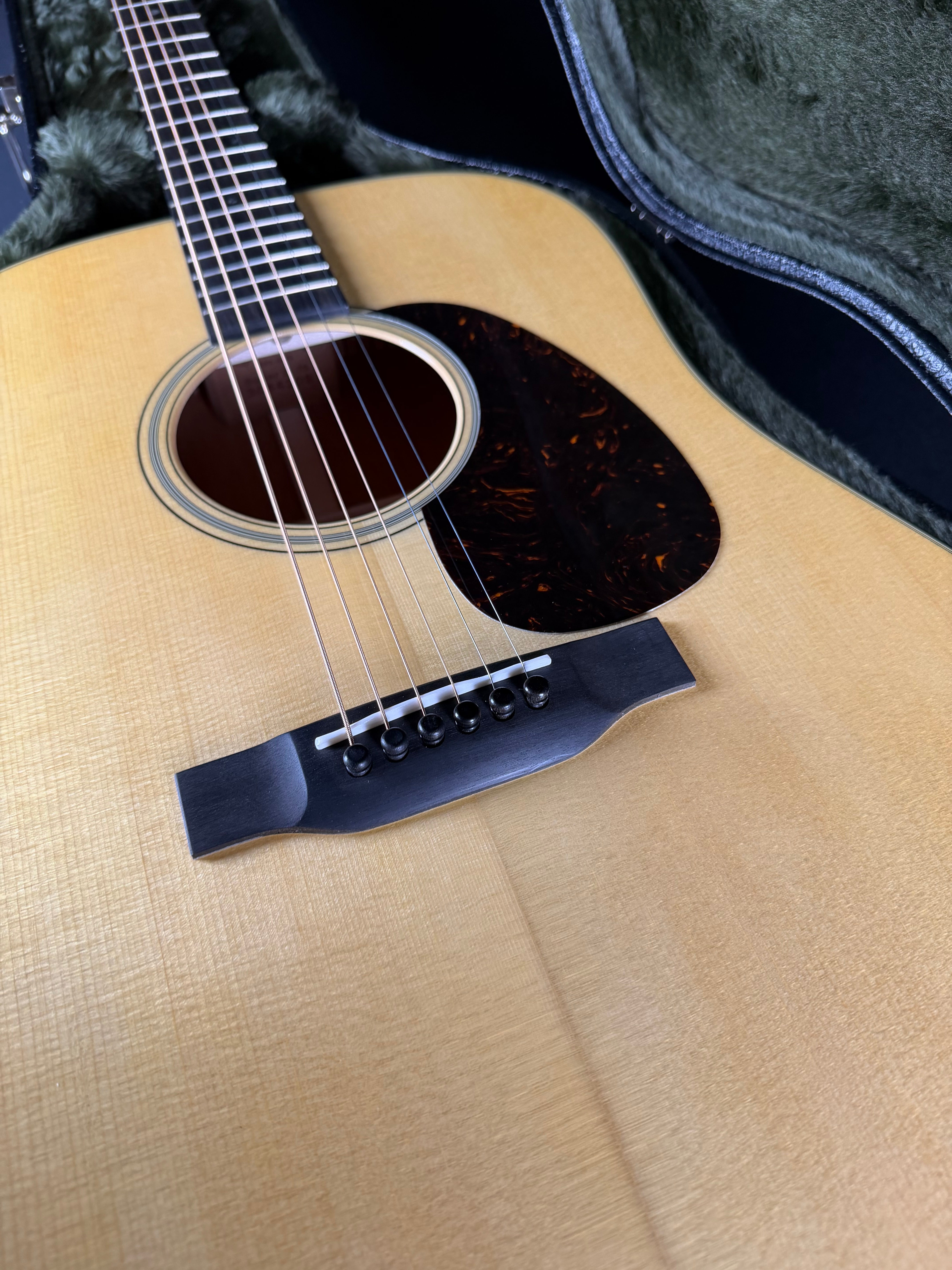 Martin Super D-18 w/Hard Case - Natural (2026) - Metronome Music Inc.