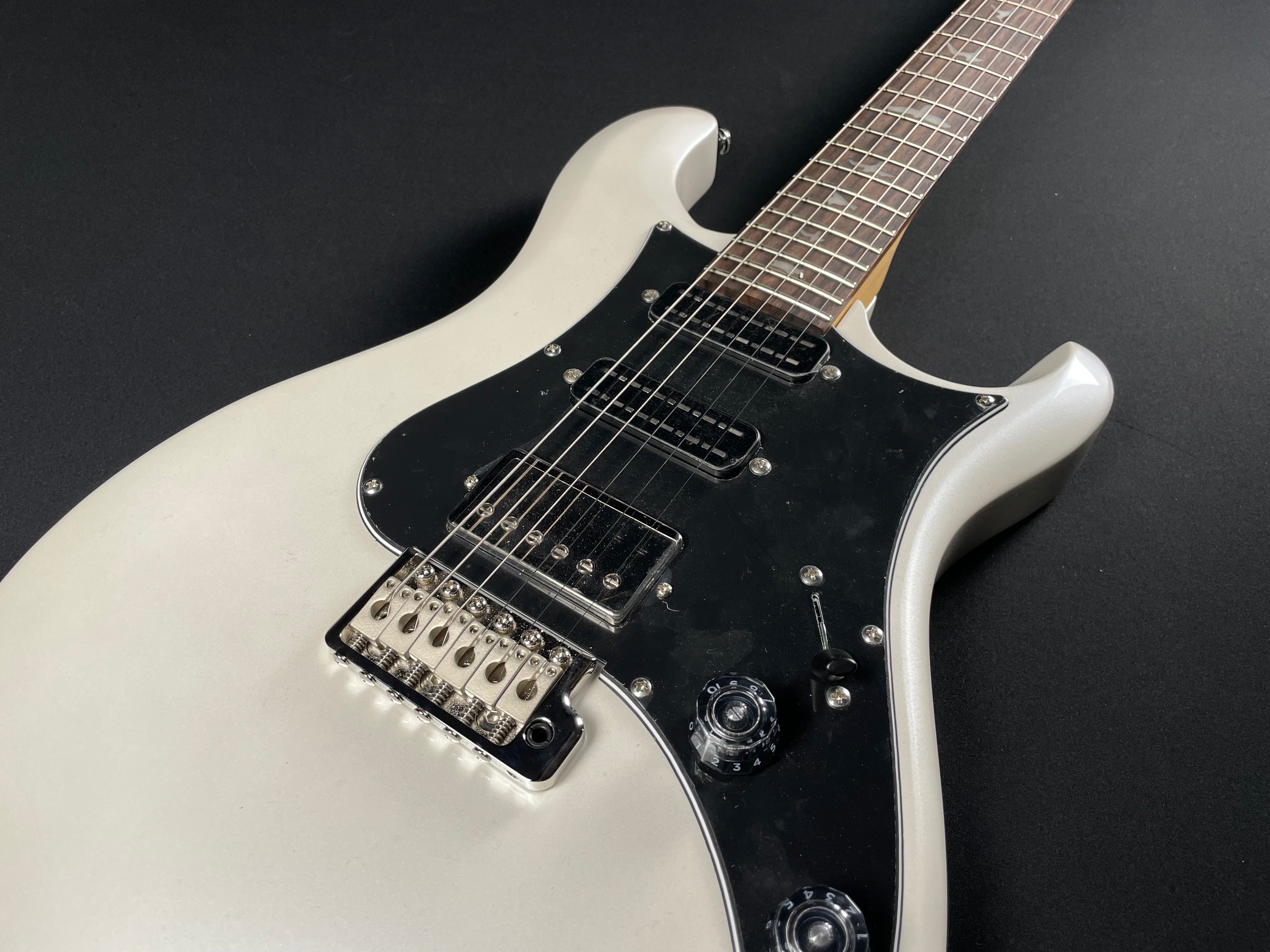 PRS SE Studio Standard w/Gig Bag - Pearl White