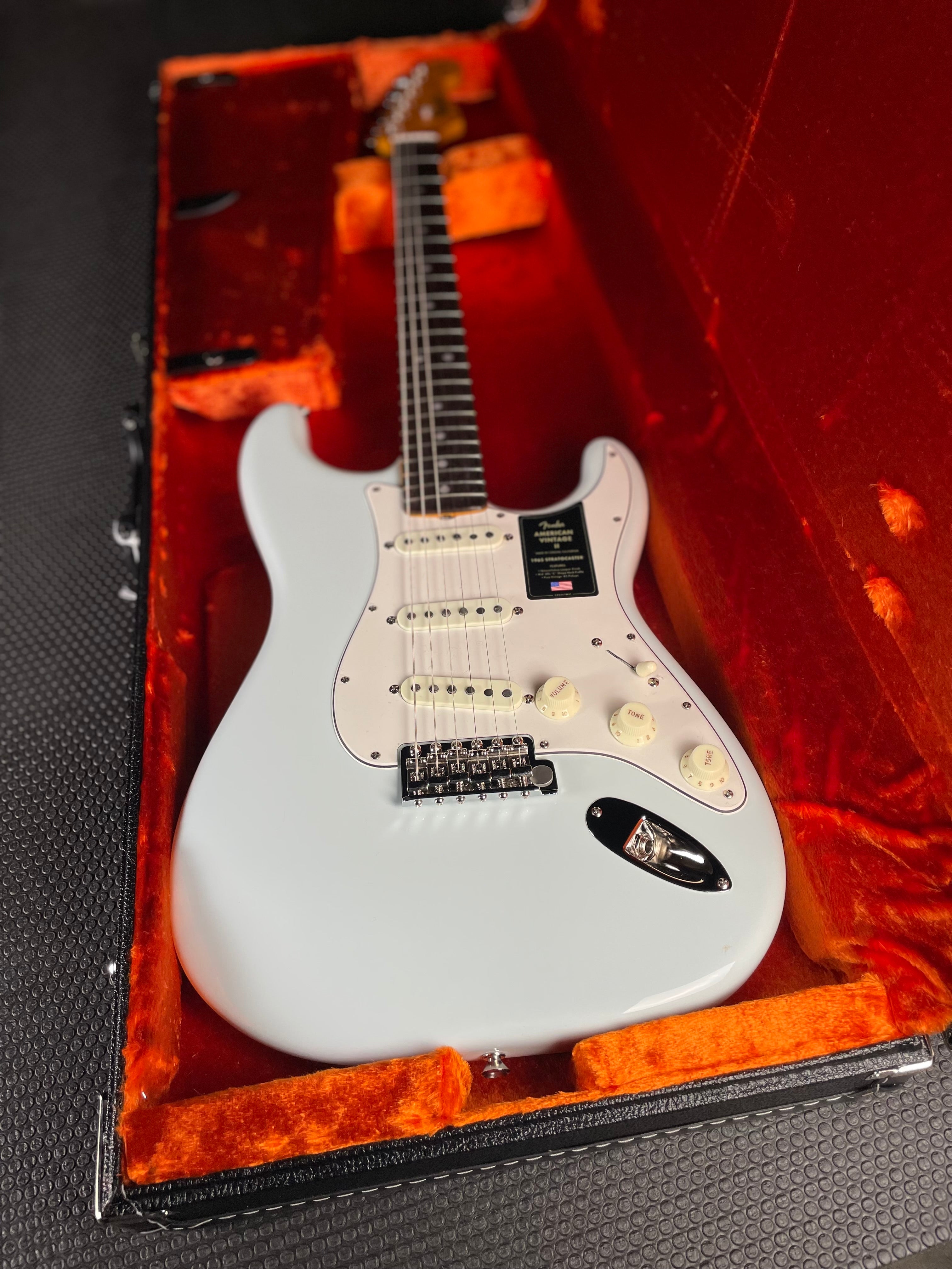 Fender American Vintage II 1965 Stratocaster, Rosewood - Sonic Blue - Metronome Music Inc.