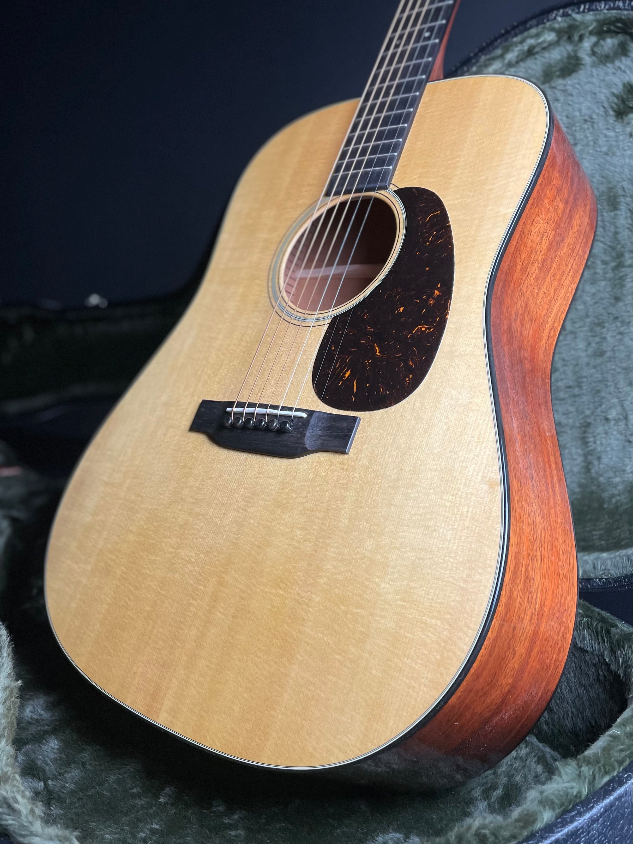 Martin D-18 Standard w/Hardshell Case - Natural (2025) - Metronome Music Inc.