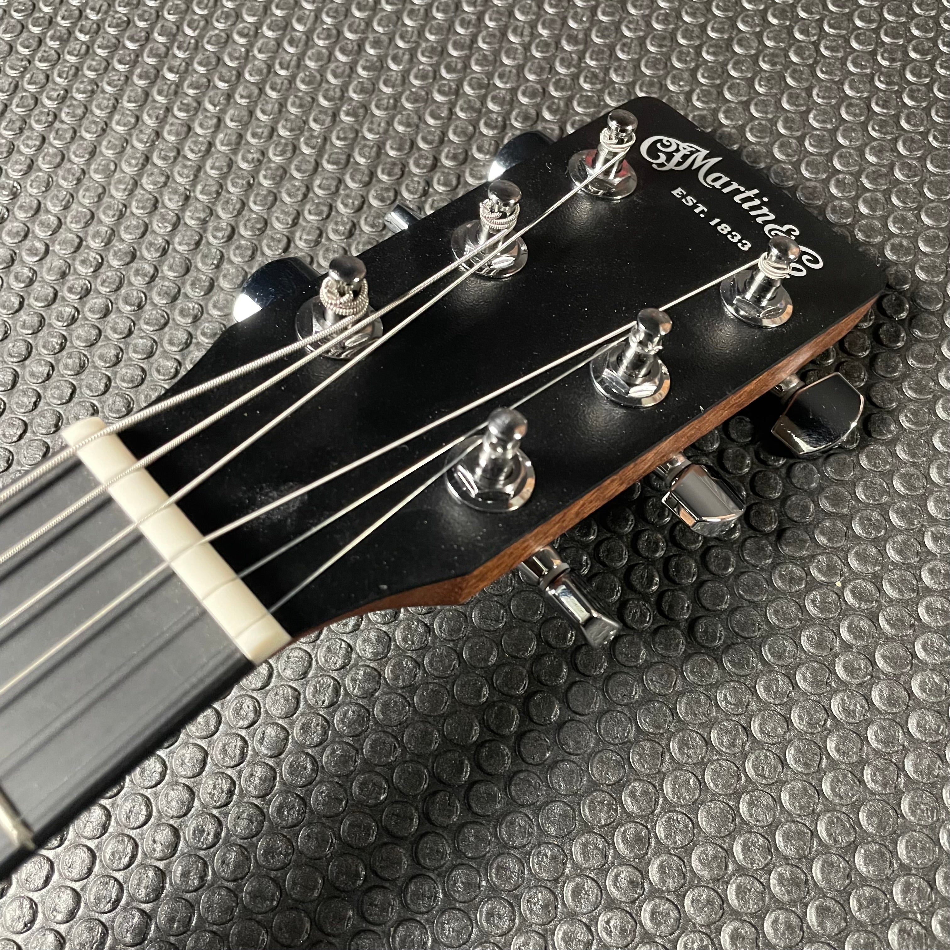 Martin DJr-10 Dreadnought Junior w/Bag - Natural - Metronome Music Inc.