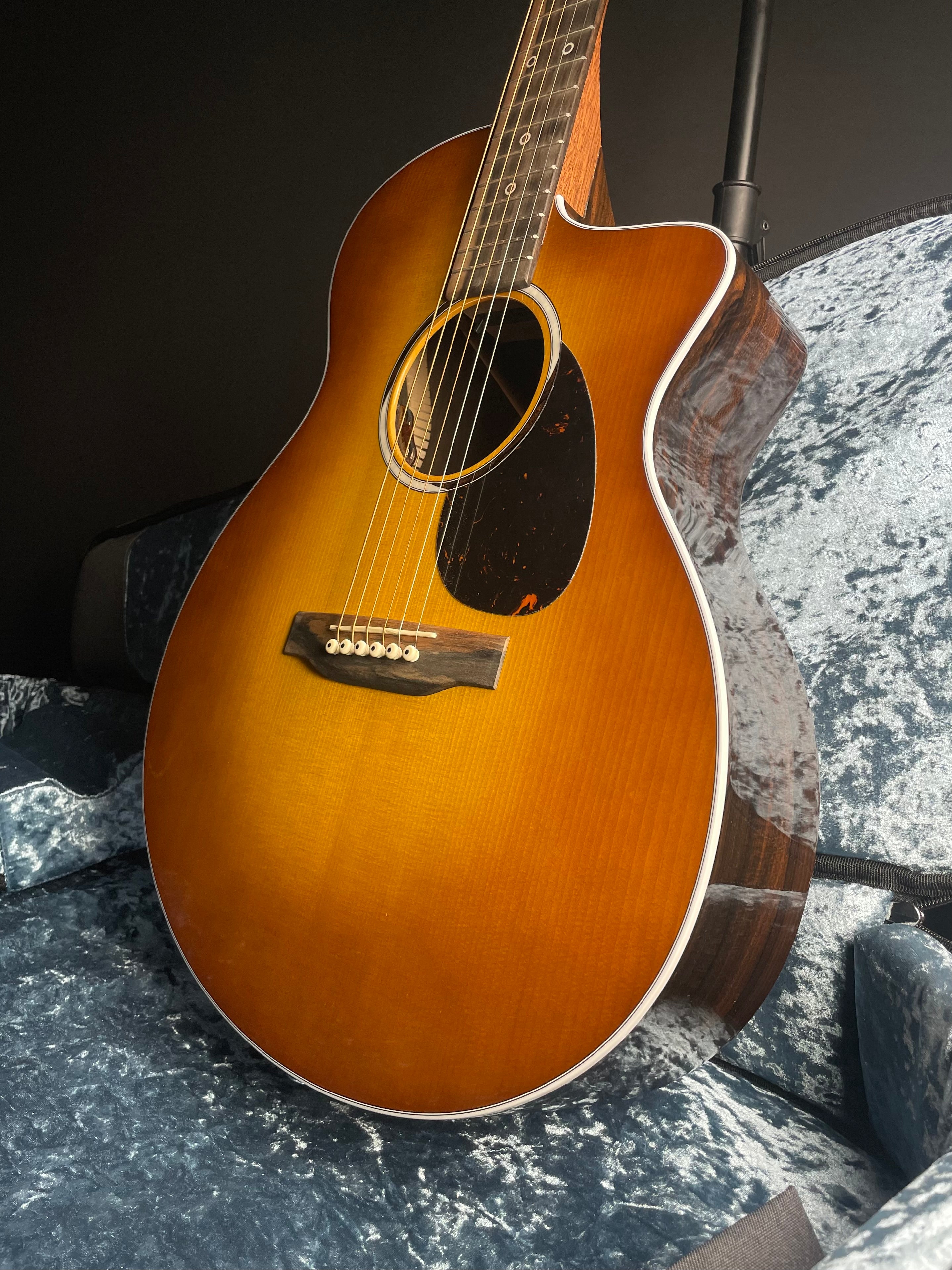 Martin SC-13E Special w/Soft-Shell Case- Burst (2025) - Metronome Music Inc.