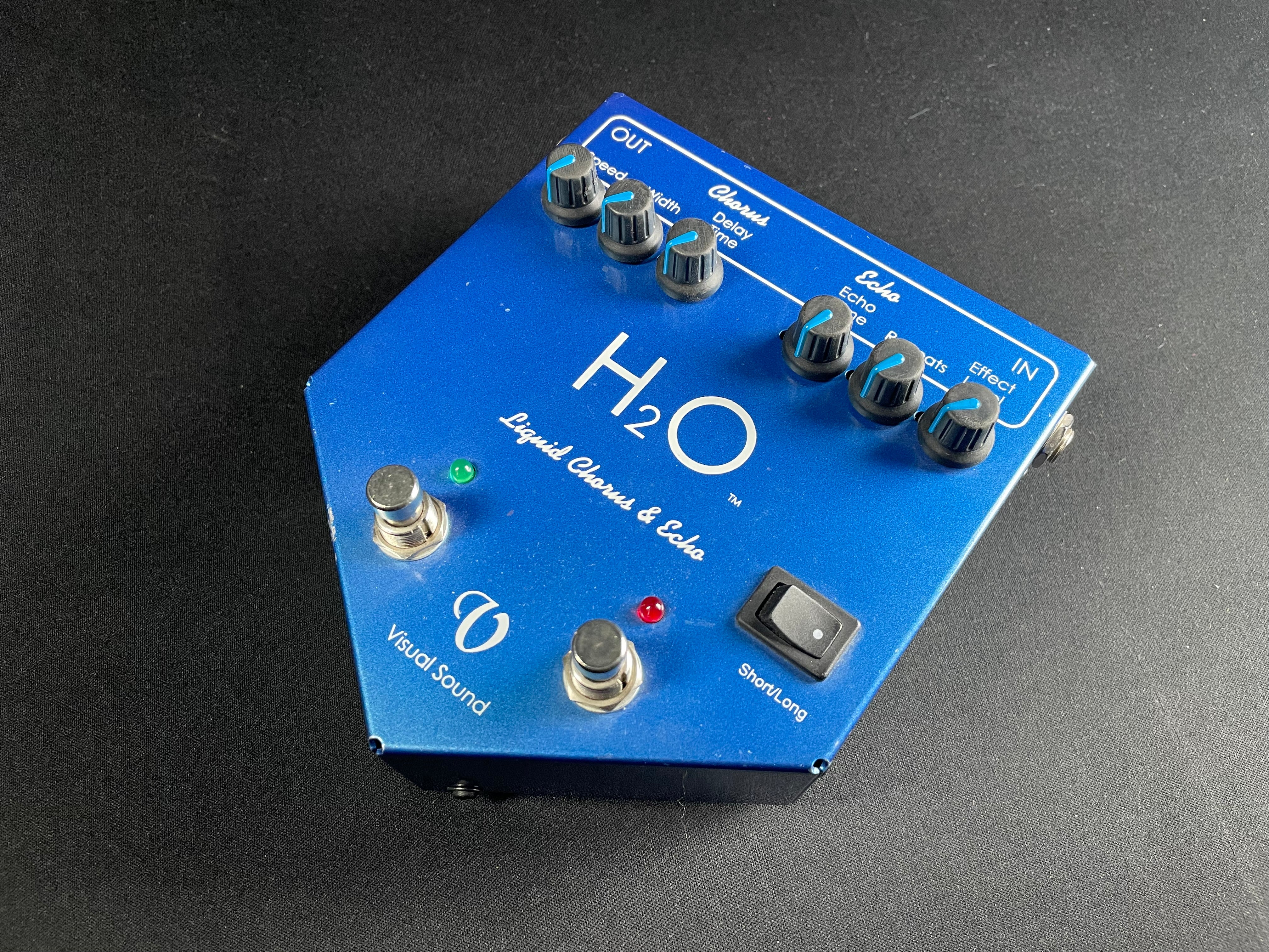 Visual Sound H2O Chorus and Echo - Metronome Music Inc.