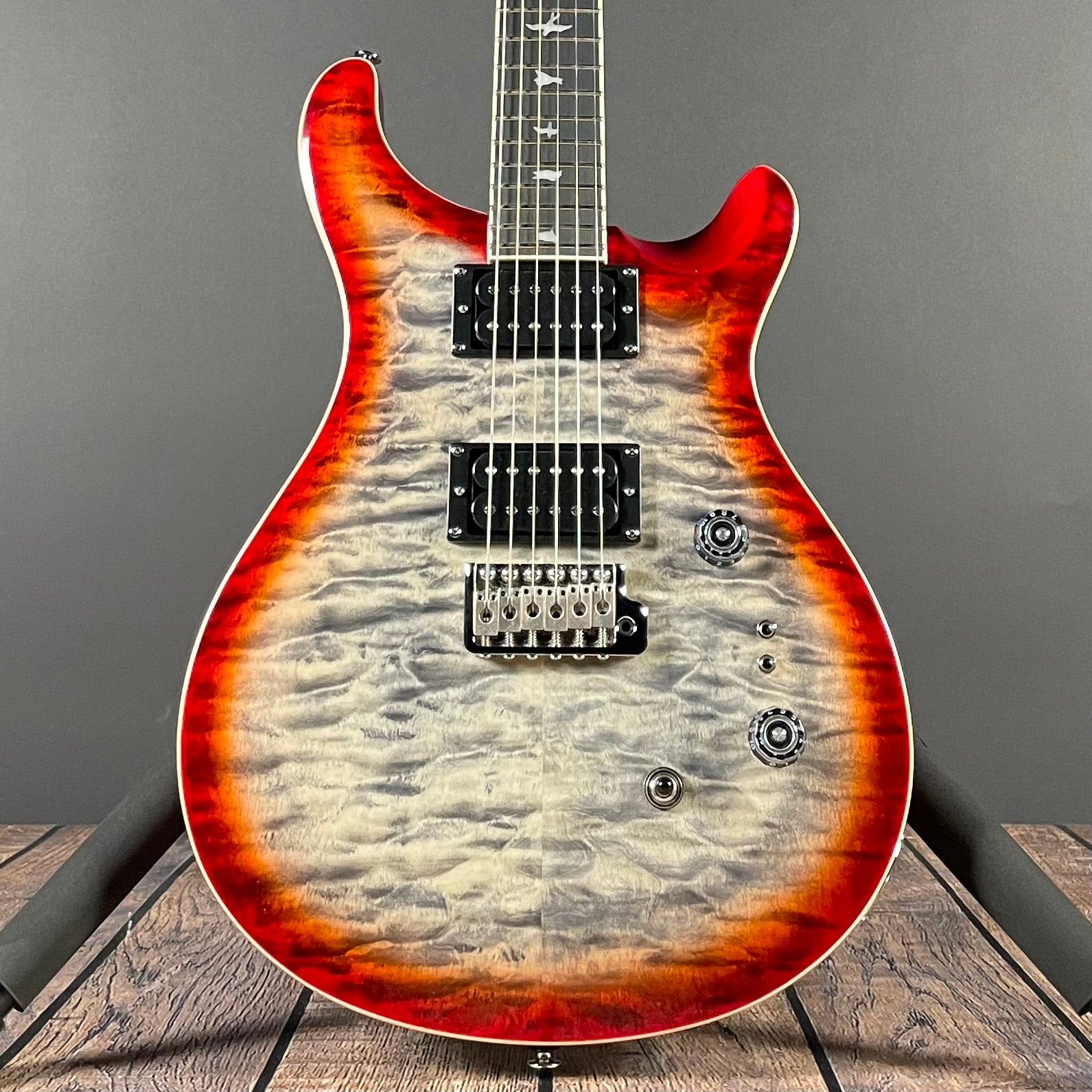 PRS SE Custom 24-08 Quilt - Charcoal Cherry Burst - Metronome Music Inc.