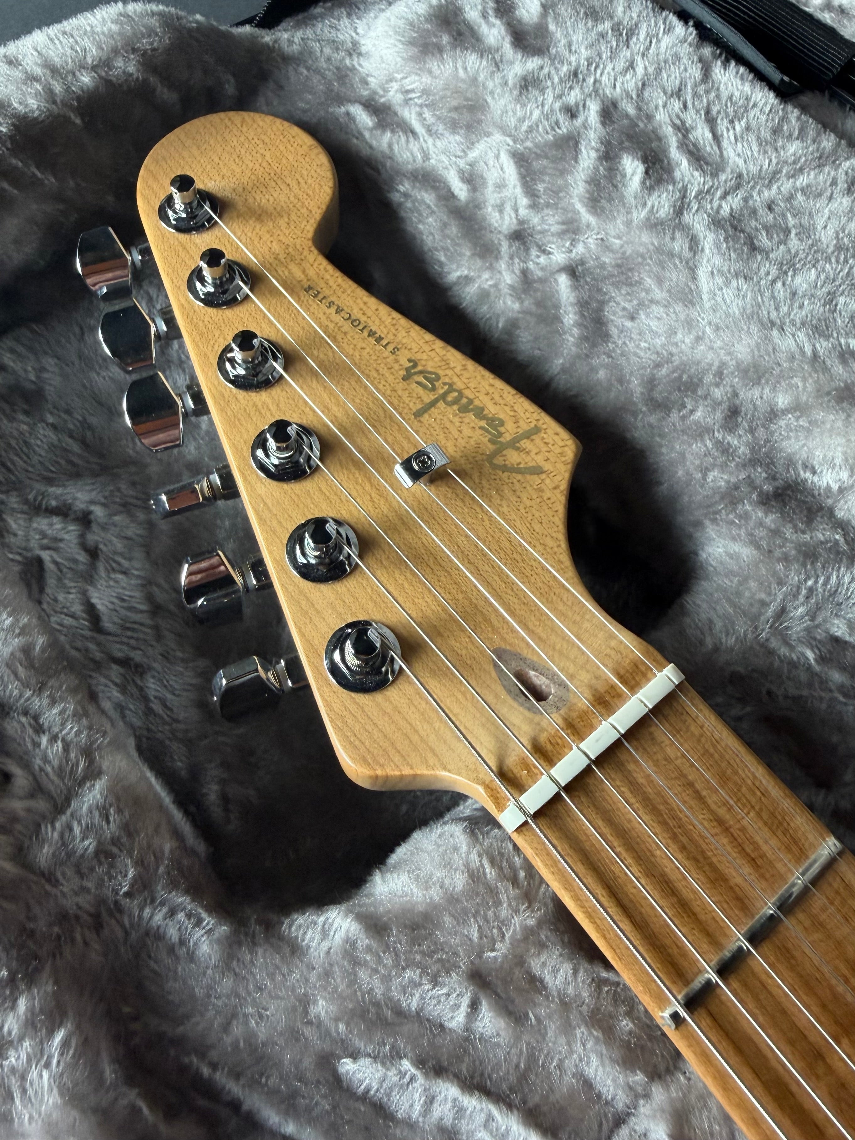 Fender Limited Edition American Ultra II Stratocaster HSS - Graffiti Yellow
