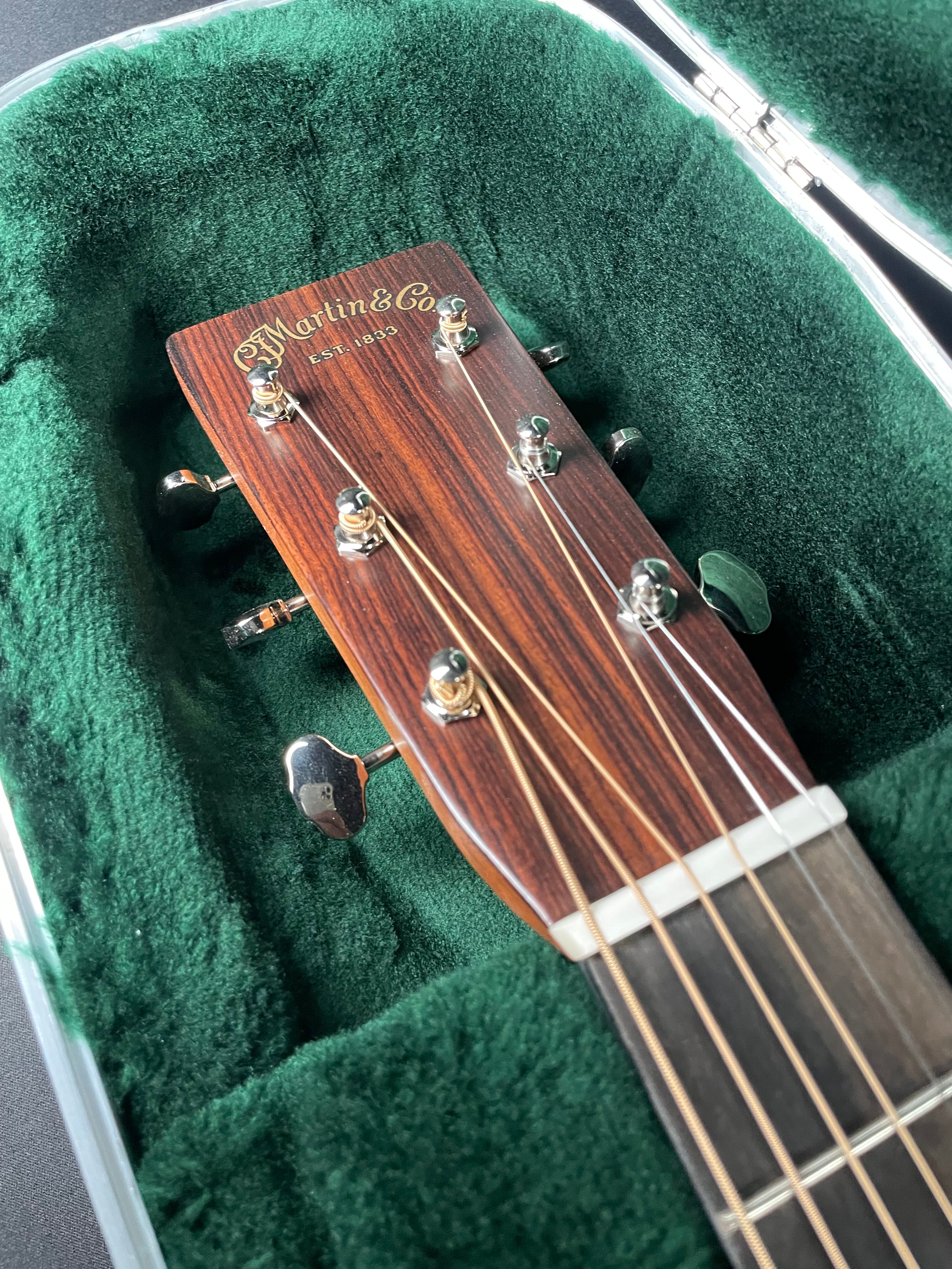 Martin OM-28 w/Hardshell Case, Natural (2025) - Metronome Music Inc.