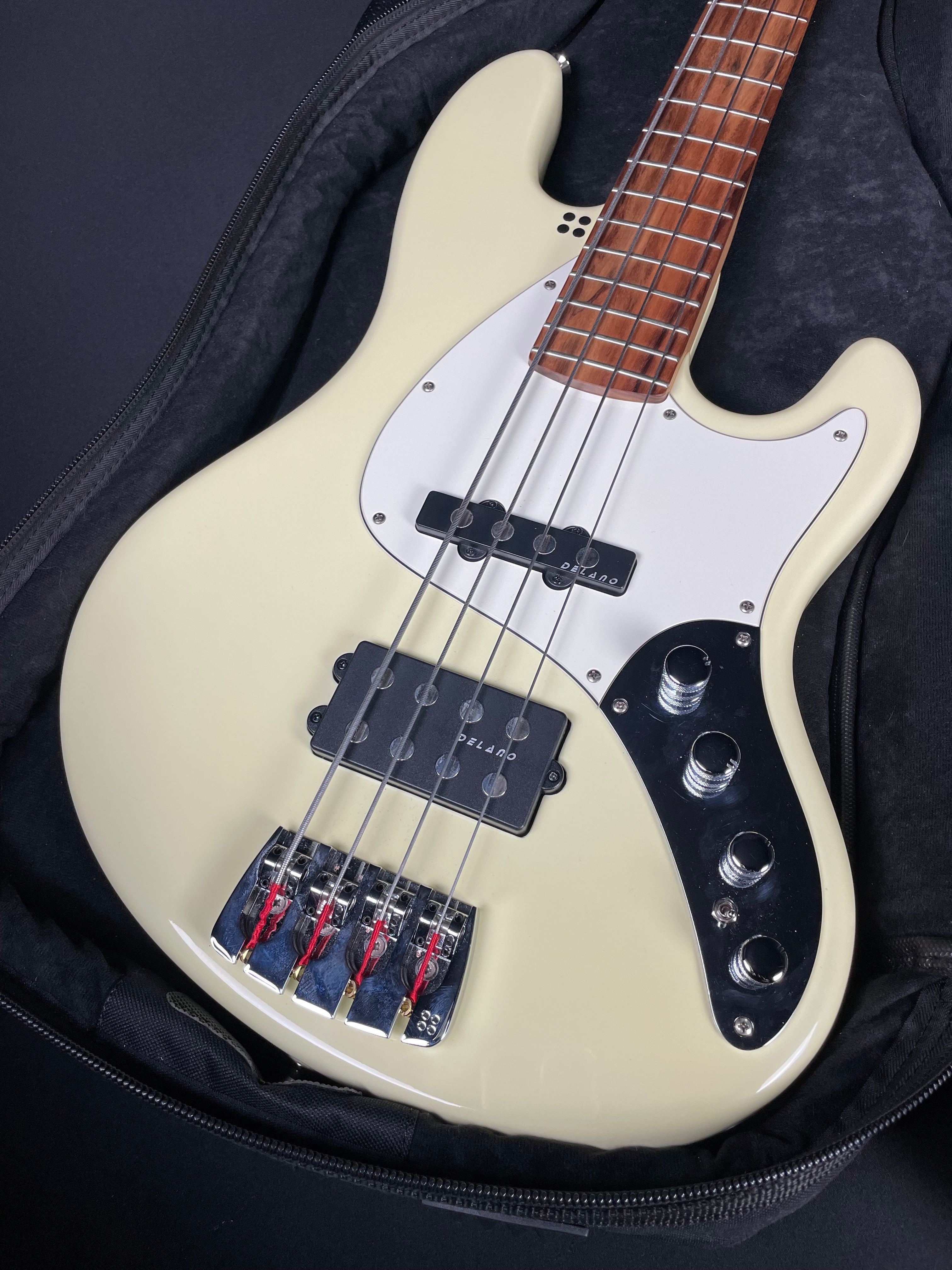 Sandberg California TM4 w/Gig Bag - Creme  (2018) - Metronome Music Inc.