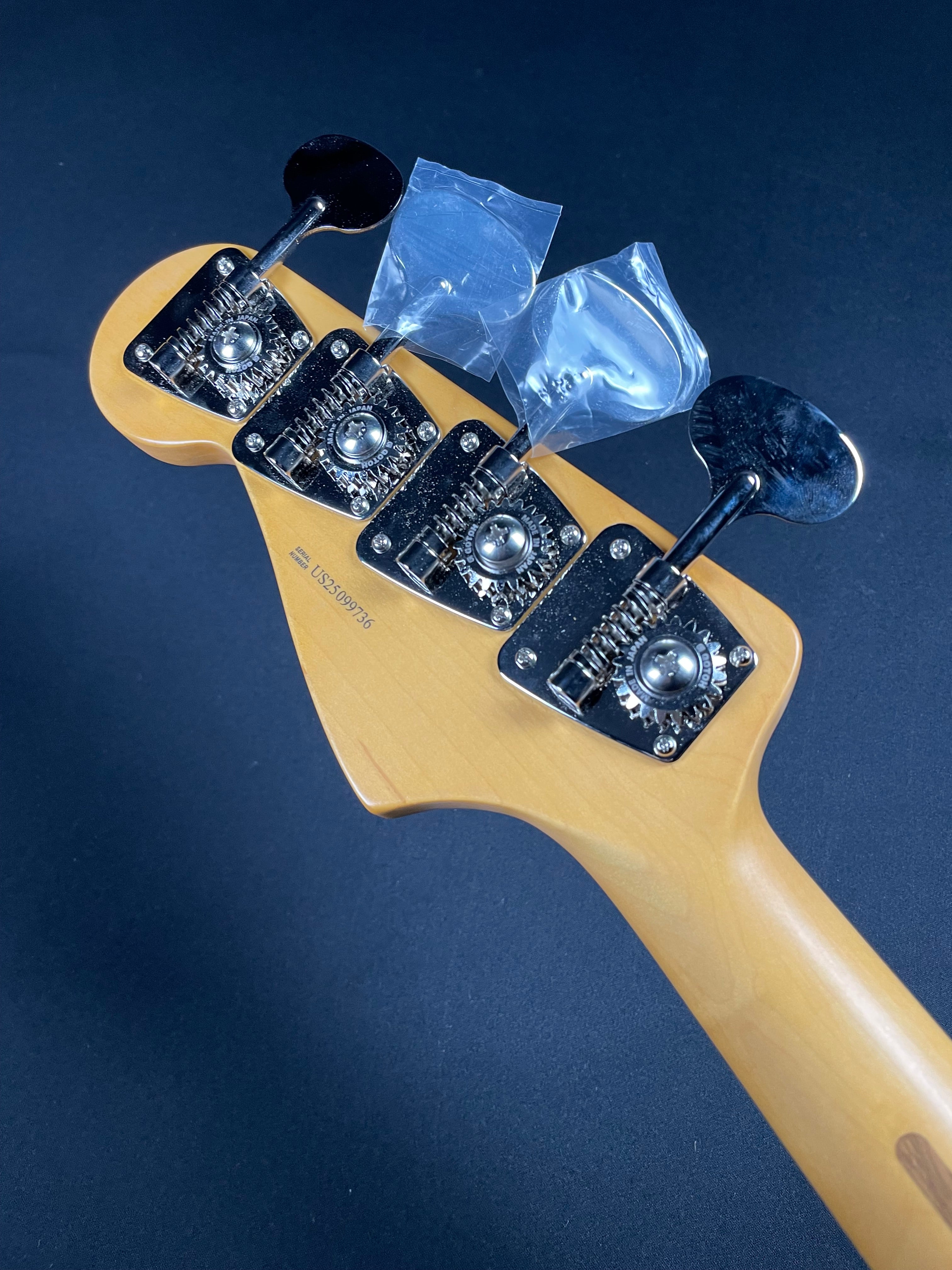 Fender American Professional Classic Jazz Bass - Faded Dakota Red - Metronome Music Inc.