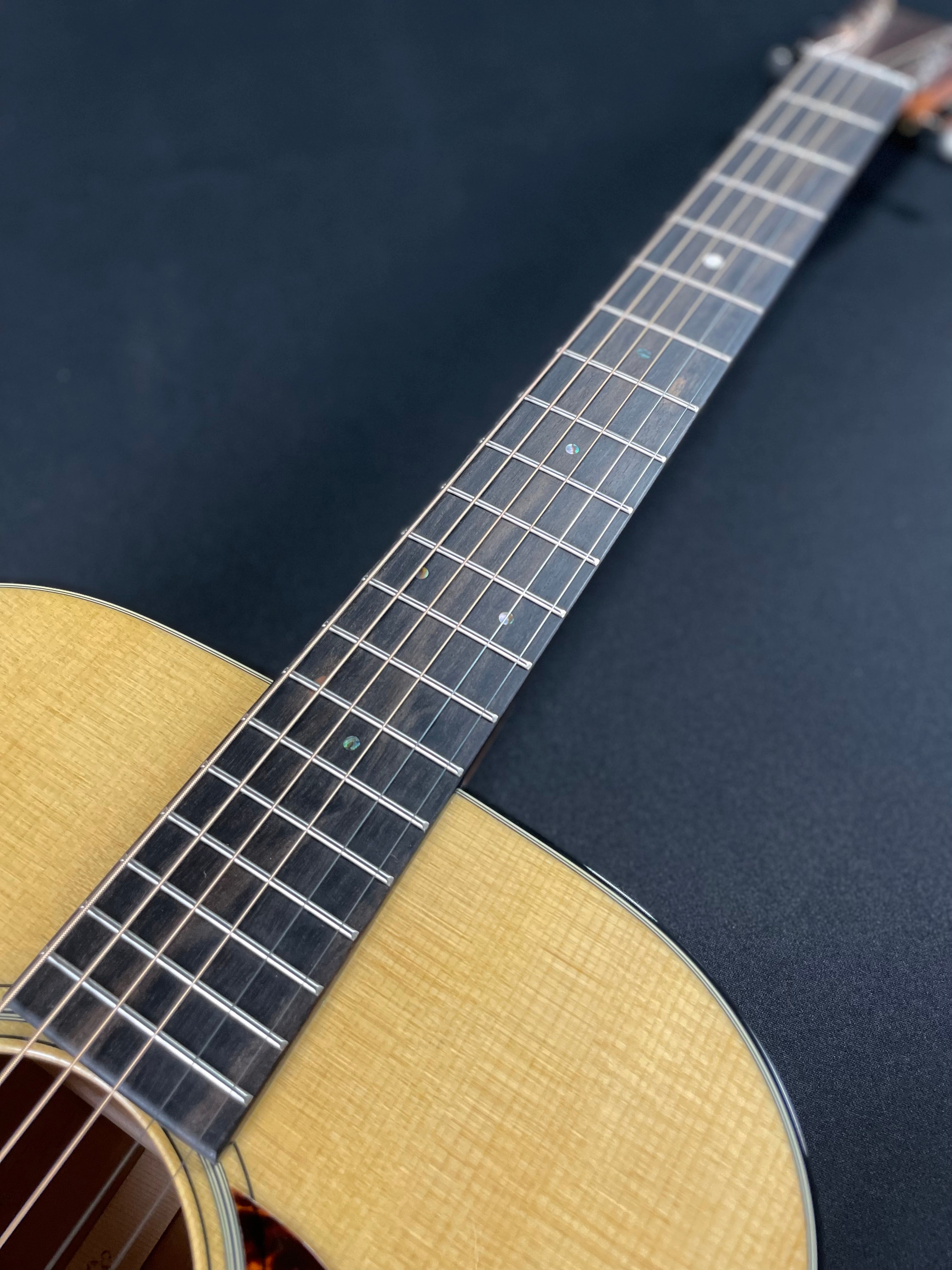 Martin 000-18 Standard w/Hardshell Case - Natural - Metronome Music Inc.