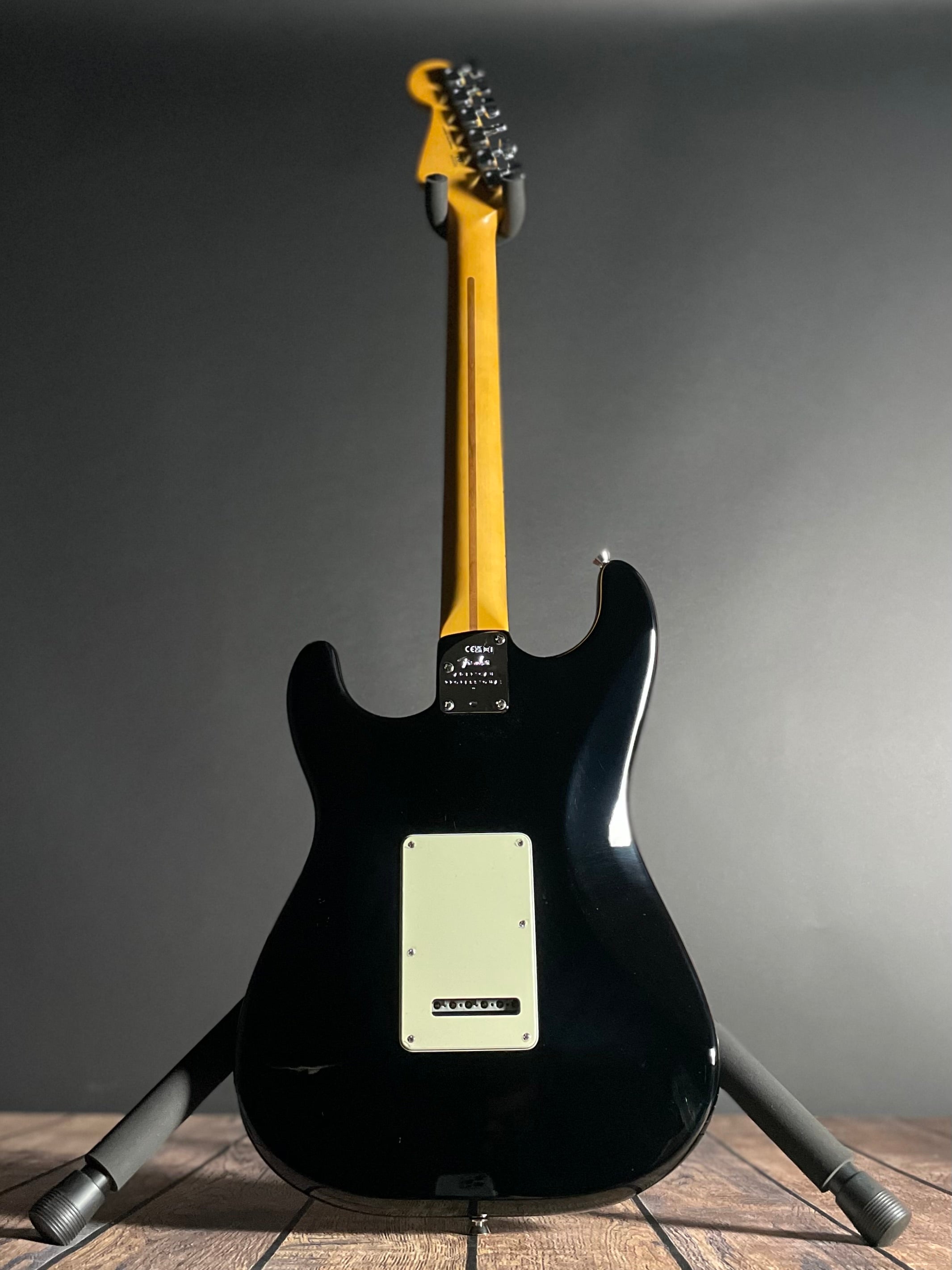 Fender American Professional II Stratocaster, Maple- Black (8lbs 1oz) - Metronome Music Inc.