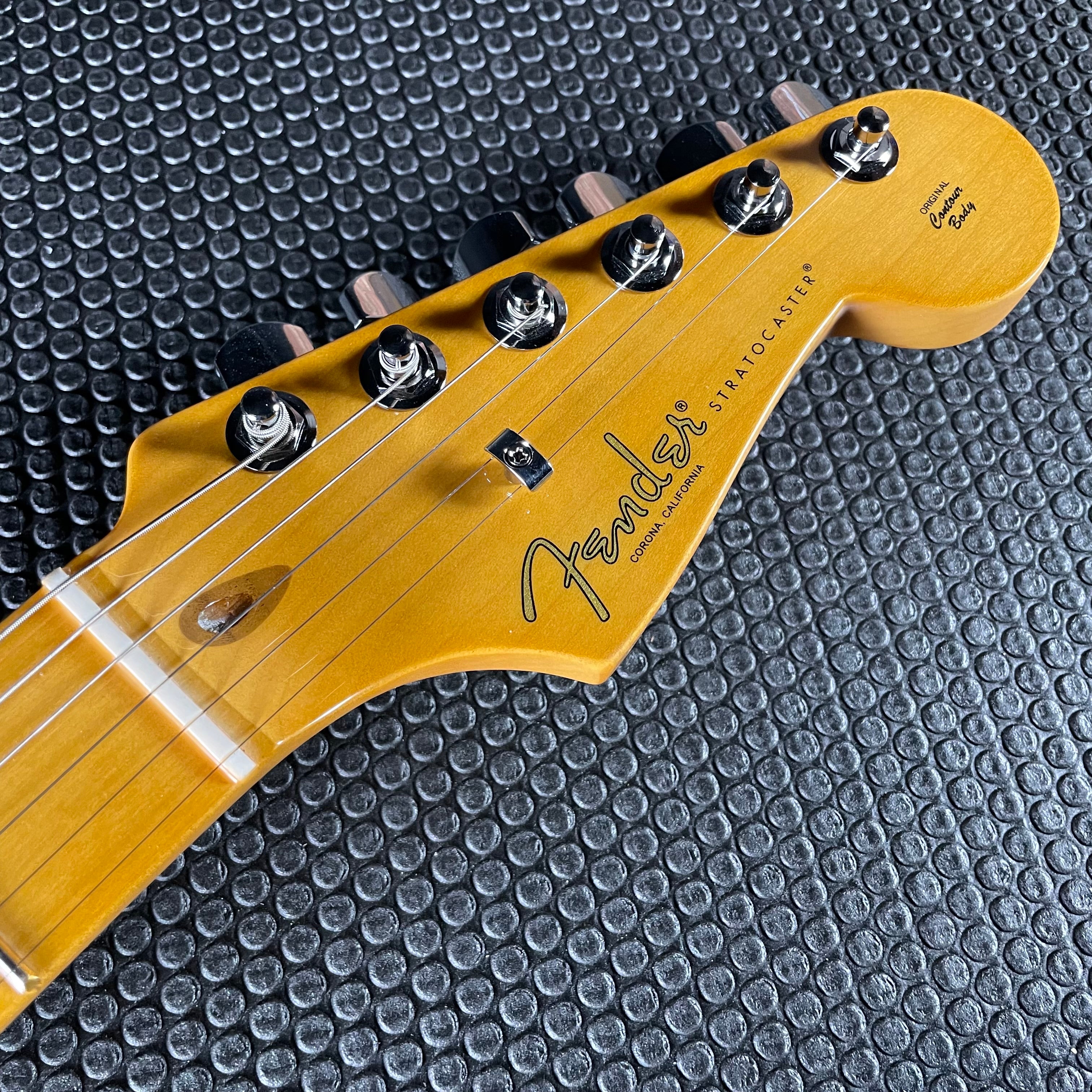 Fender American Professional II Stratocaster, Maple- Black (8lbs 1oz) - Metronome Music Inc.