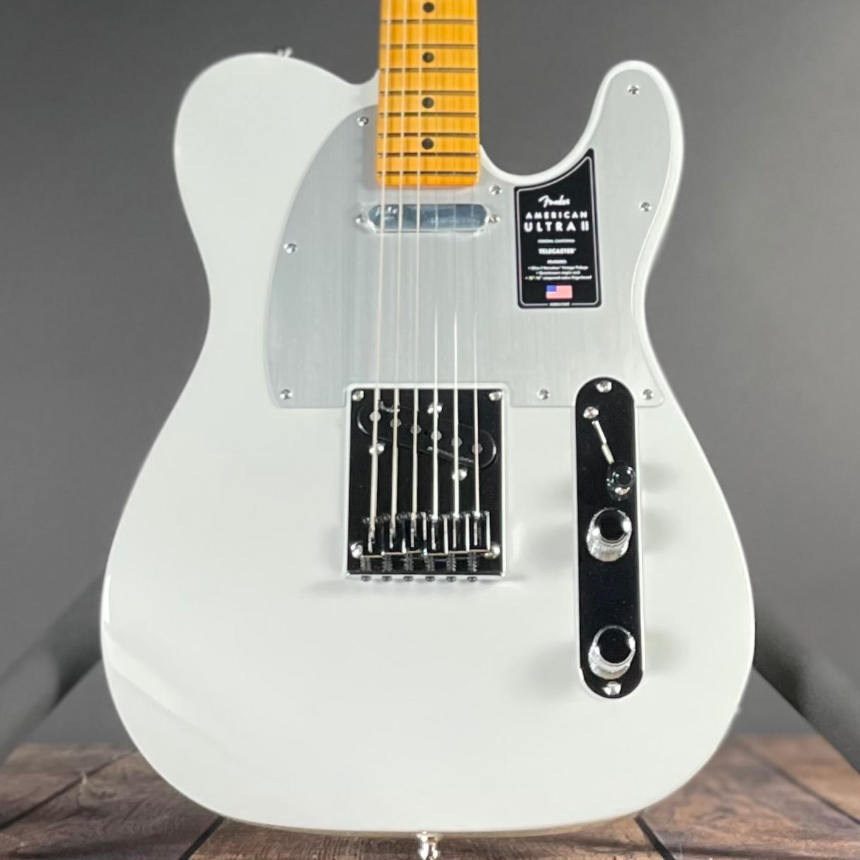 Fender American Ultra II Telecaster, Maple- Avalanche (7lbs 5oz) - Metronome Music Inc.