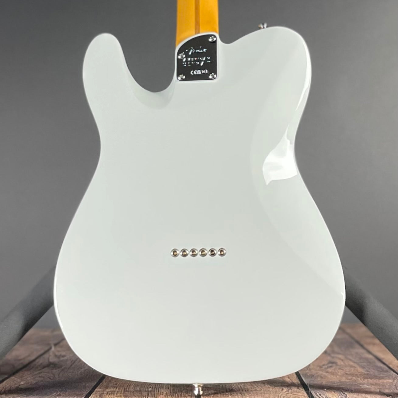 Fender American Ultra II Telecaster, Maple- Avalanche (7lbs 5oz) - Metronome Music Inc.