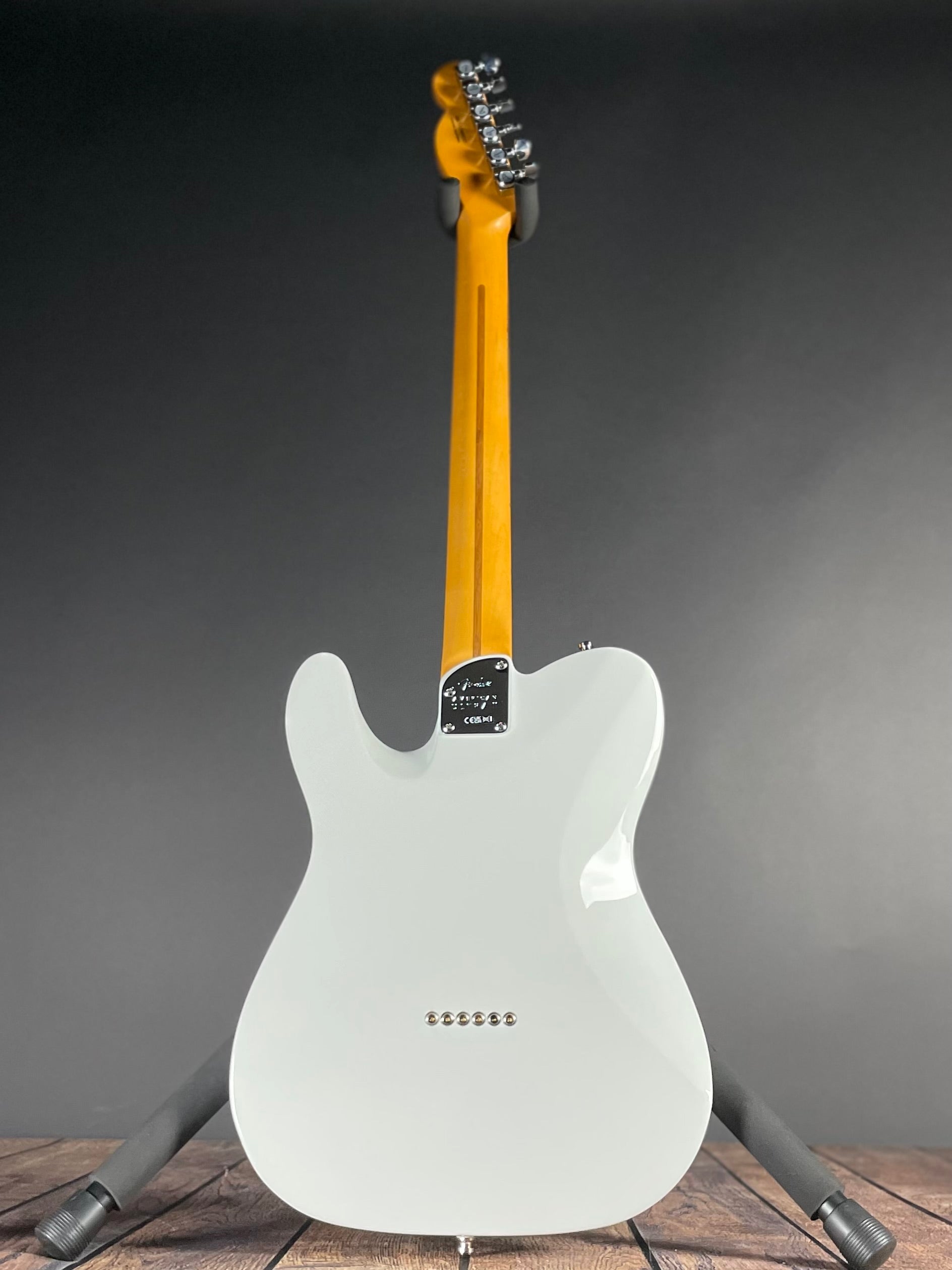 Fender American Ultra II Telecaster, Maple- Avalanche (7lbs 5oz) - Metronome Music Inc.