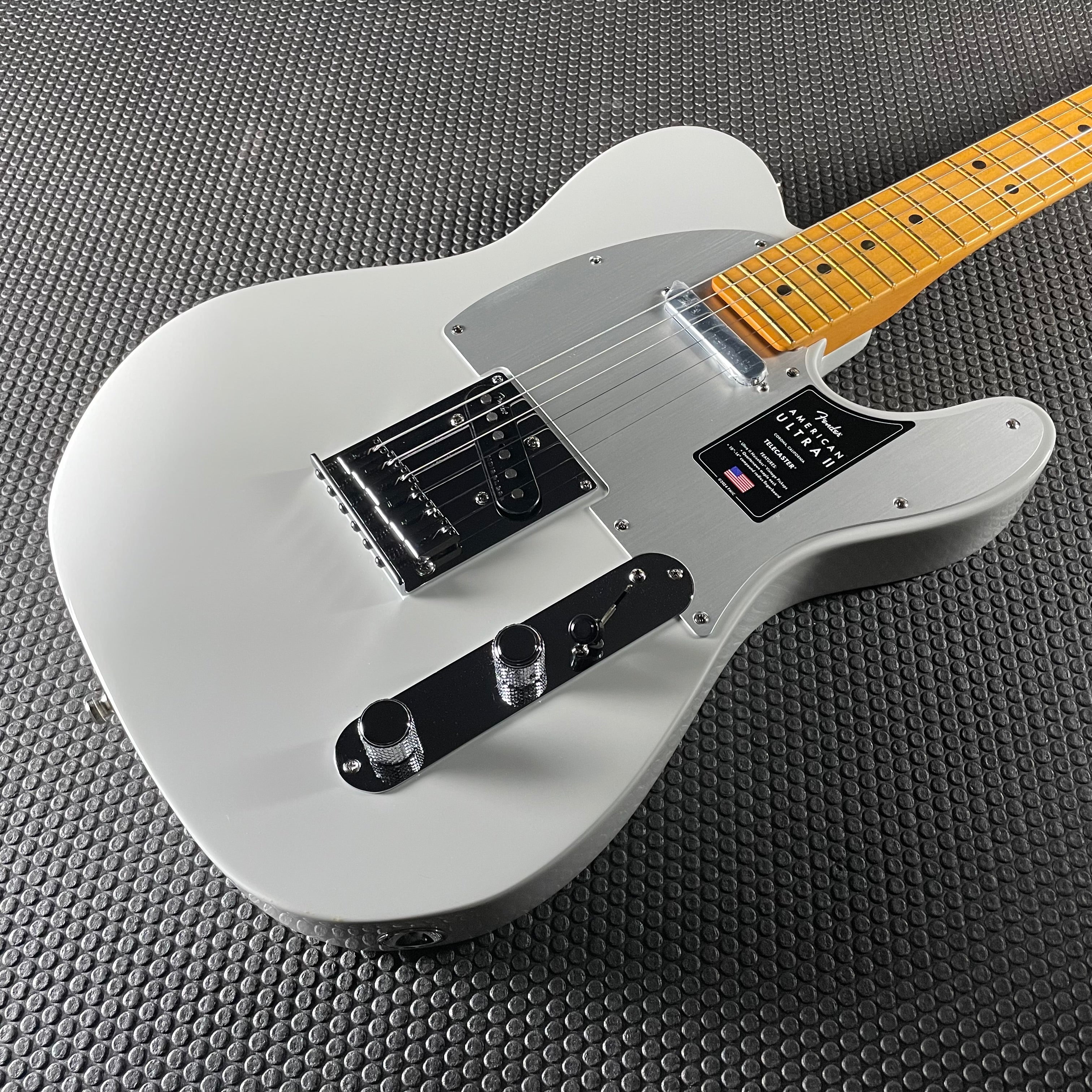 Fender American Ultra II Telecaster, Maple- Avalanche (7lbs 5oz) - Metronome Music Inc.