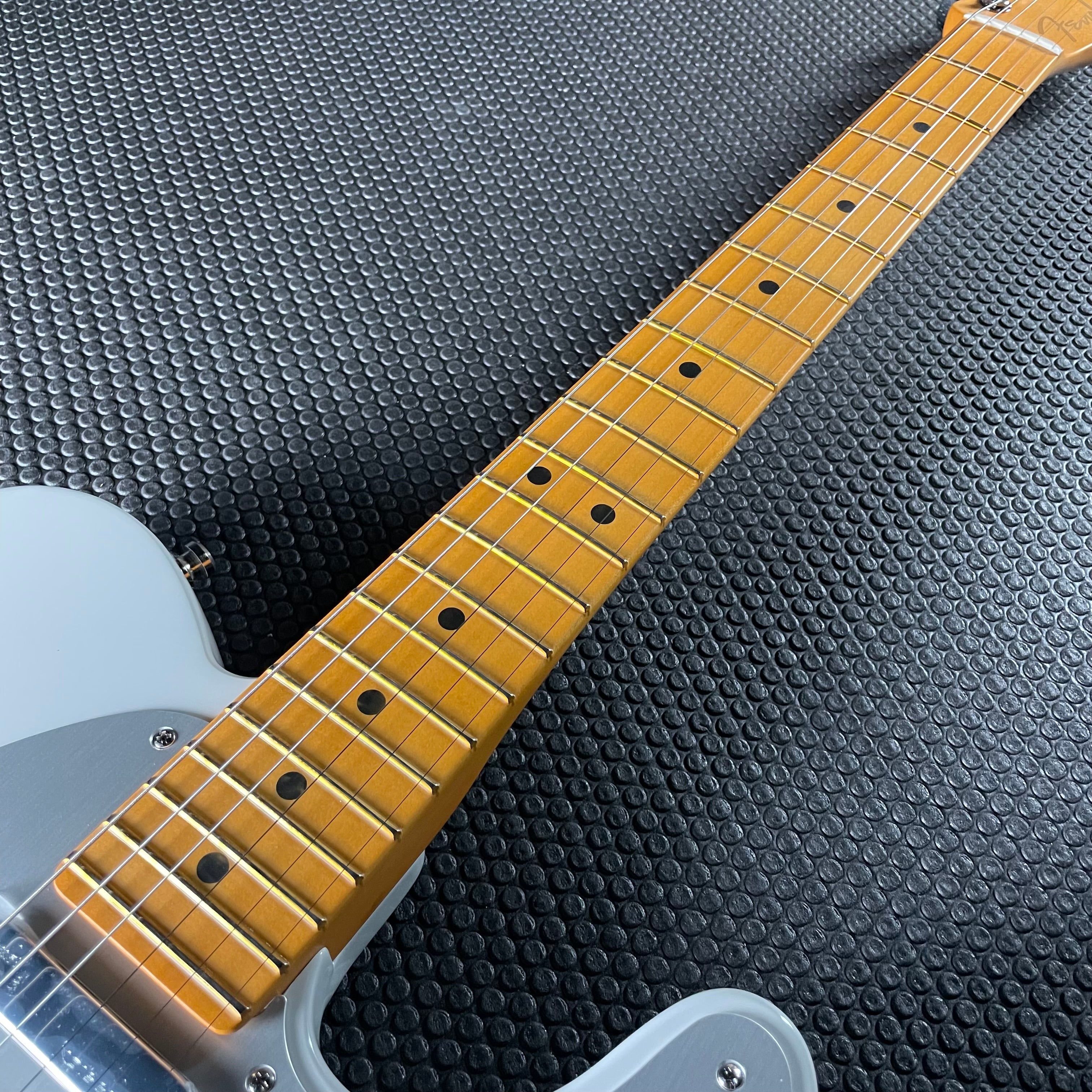 Fender American Ultra II Telecaster, Maple- Avalanche (7lbs 5oz) - Metronome Music Inc.