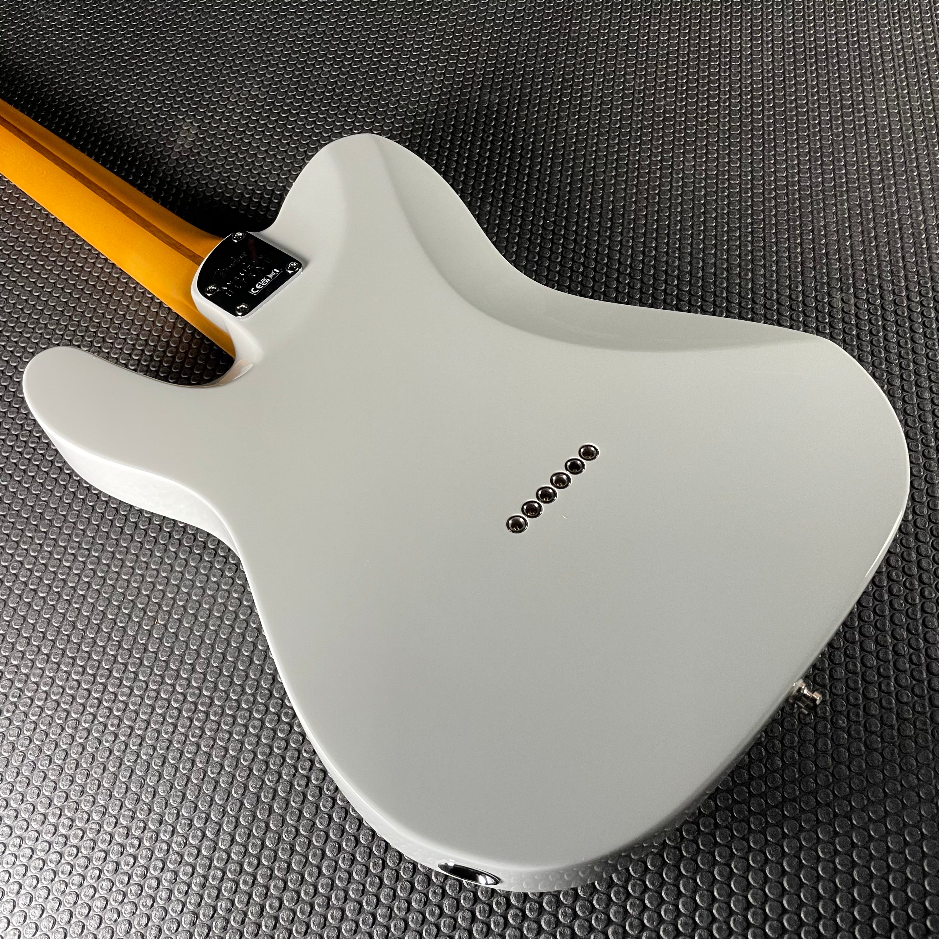 Fender American Ultra II Telecaster, Maple- Avalanche (7lbs 5oz) - Metronome Music Inc.